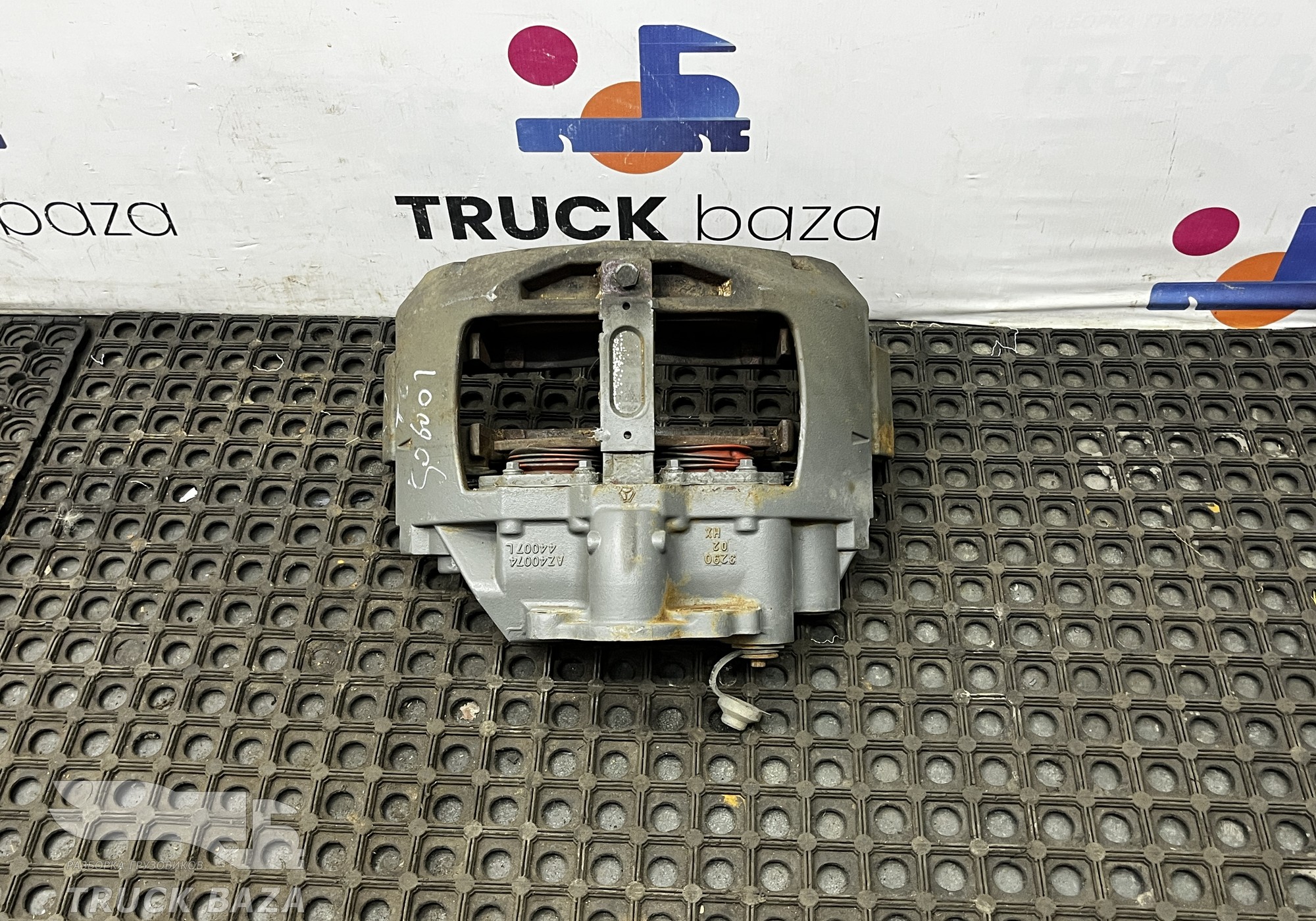 AZ4007444007 Суппорт задний левый для Sinotruk Sitrak C7H