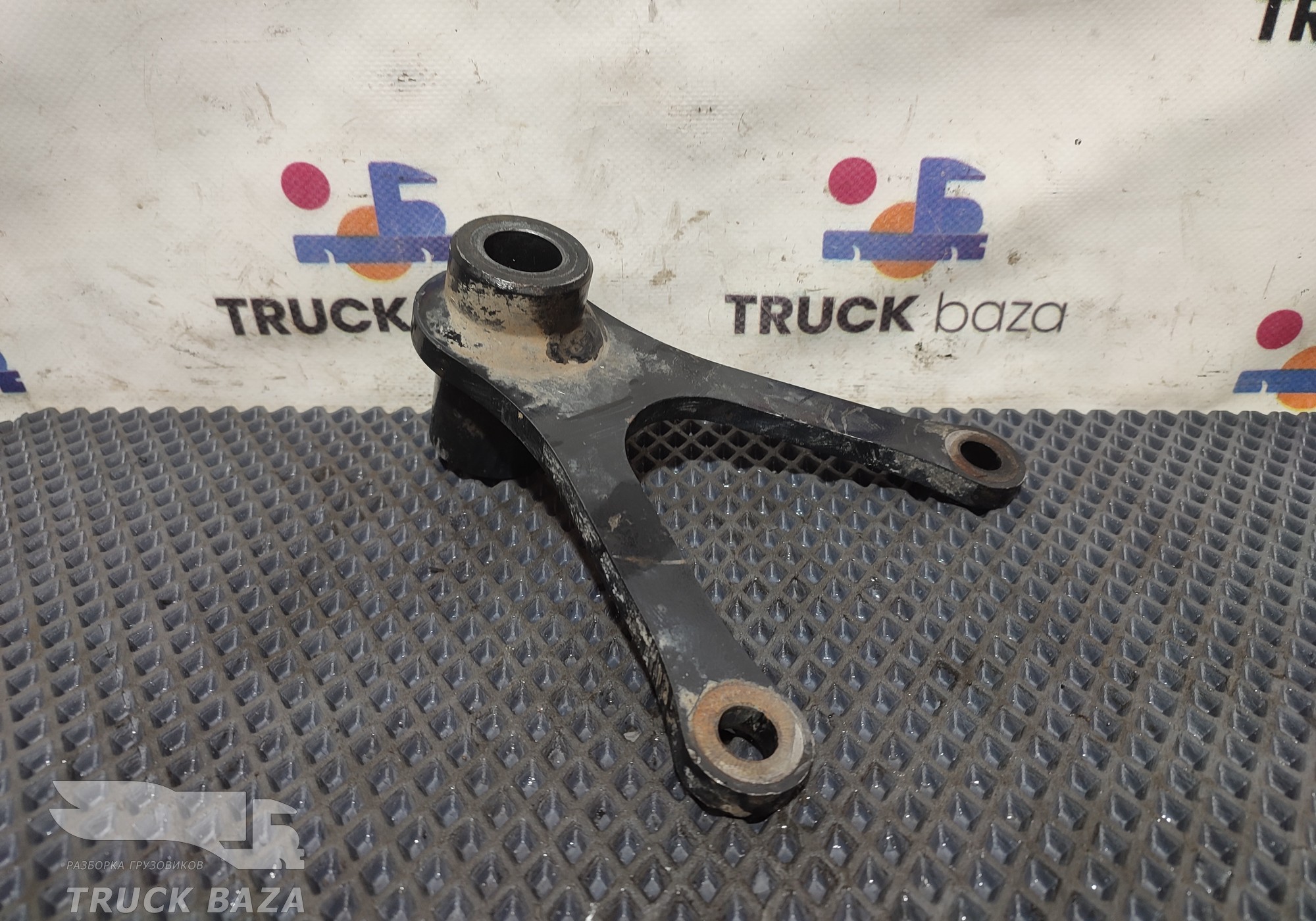 81417205358 Кронштейн цилиндра подъема кабины для Man TGS II (с 2012)