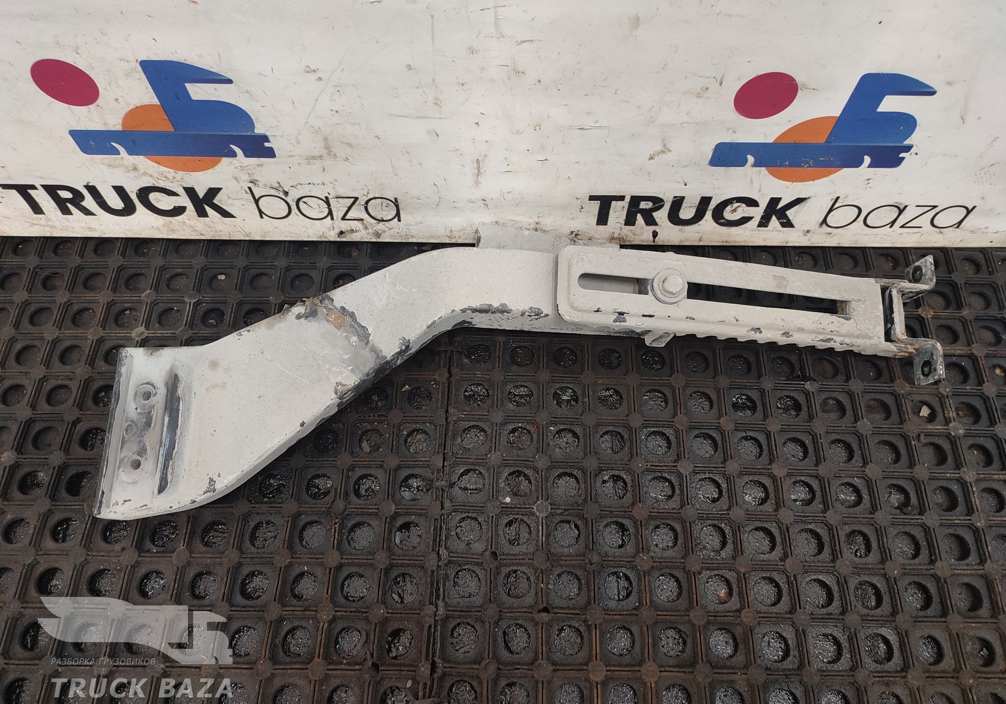 9737900348 Кронштейн верхнего спойлера левый для Mercedes-Benz Axor III (с 2010)