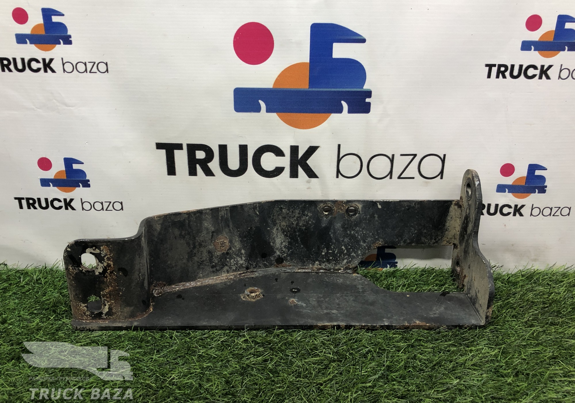 5490840504010 Кронштейн подножки правый для КАМАЗ 5490 (с 2013)