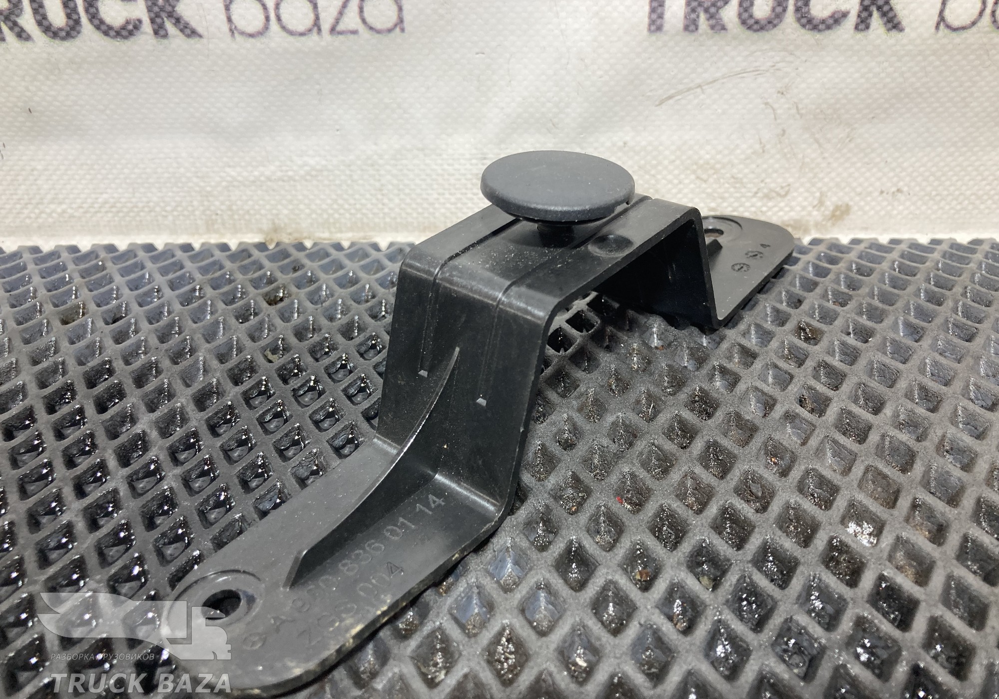 A9608360114 Кронштейн обшивки крыши для КАМАЗ 54901