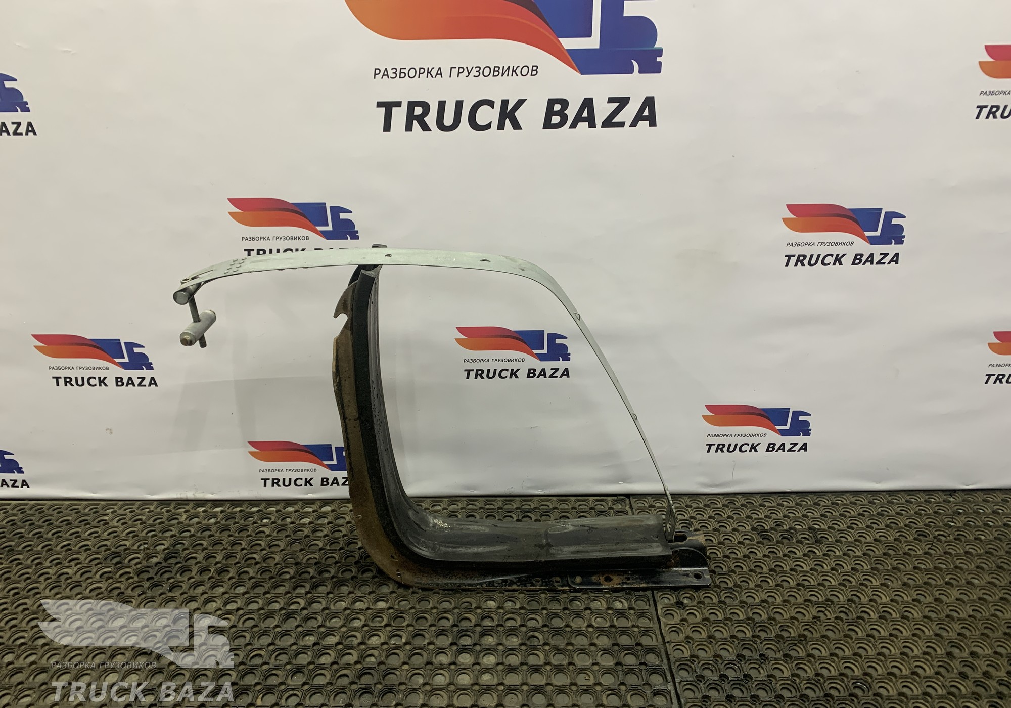 81418015487 Кронштейн топливного бака