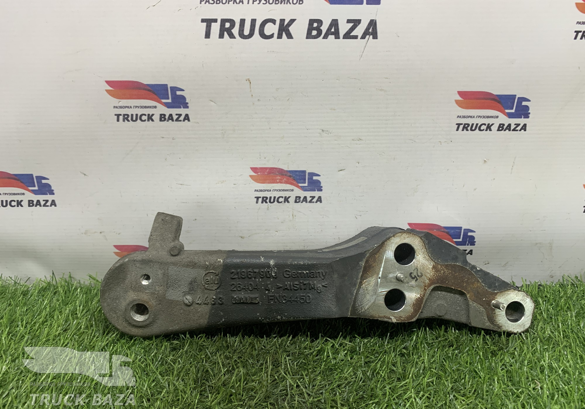 21967909 Кронштейн двигателя передний