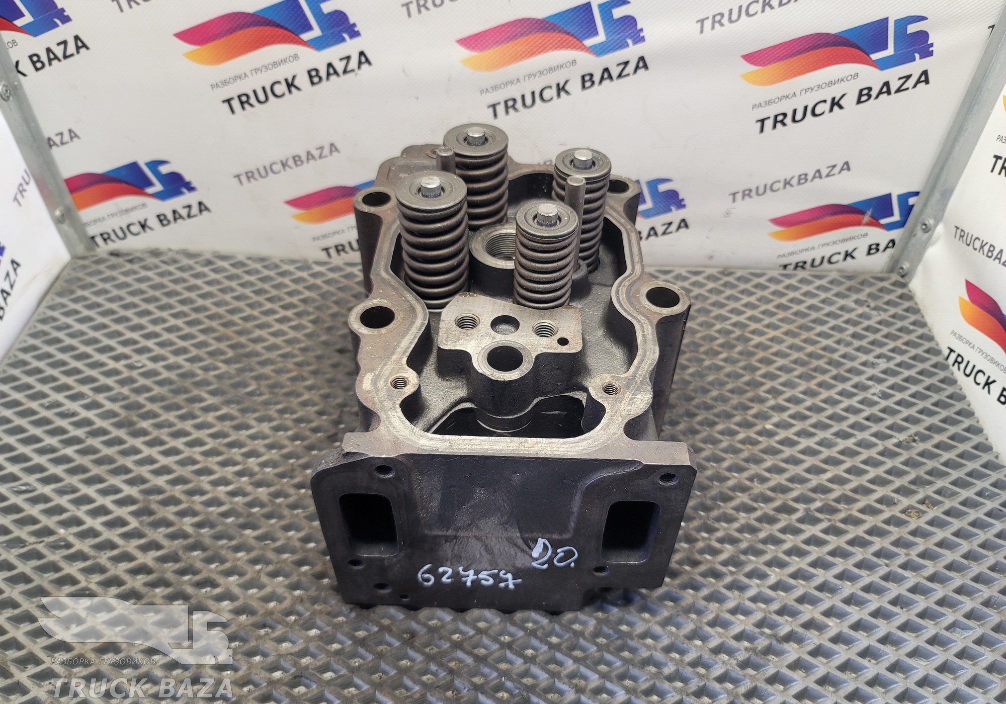 1388084 Головка блока цилиндров DSC12 для Scania 4-series T (с 1995 по 2007)