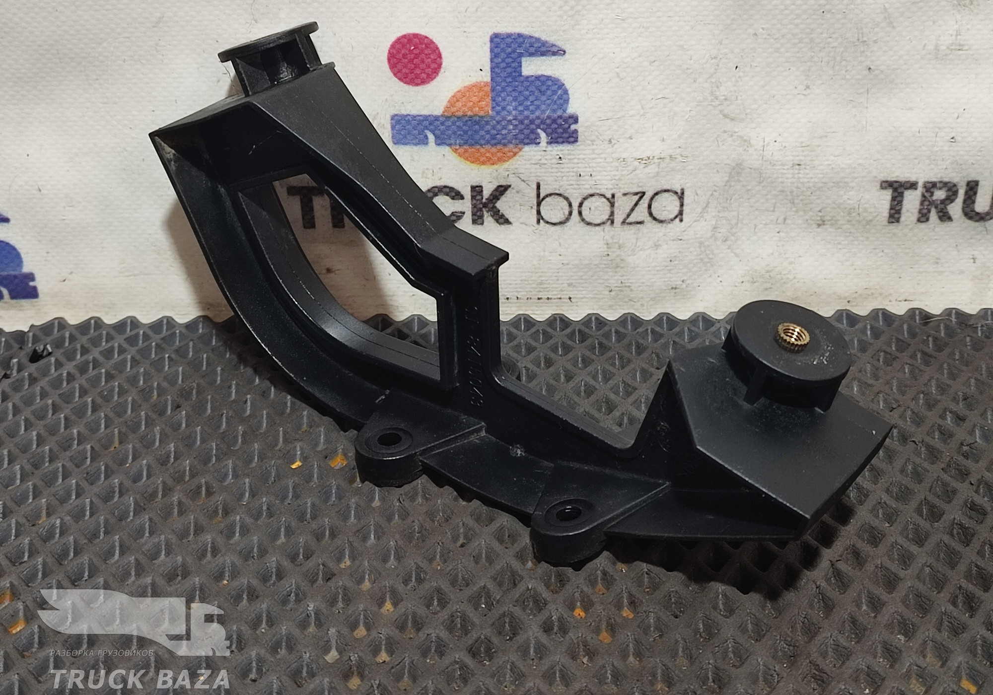 549018415043 Кронштейн солнцезащитного козырька для КАМАЗ 54901