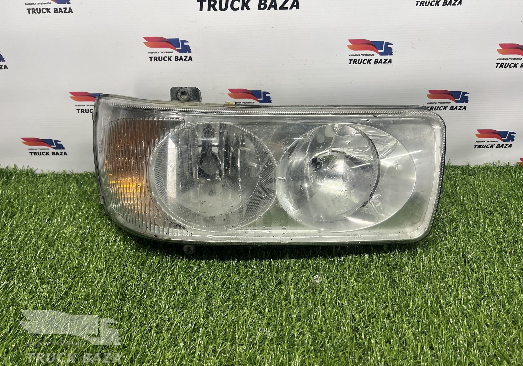 1743684 Фара левая