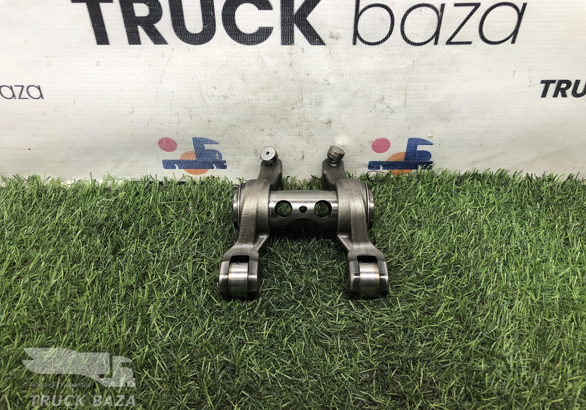 51042035065 Вал рокеров