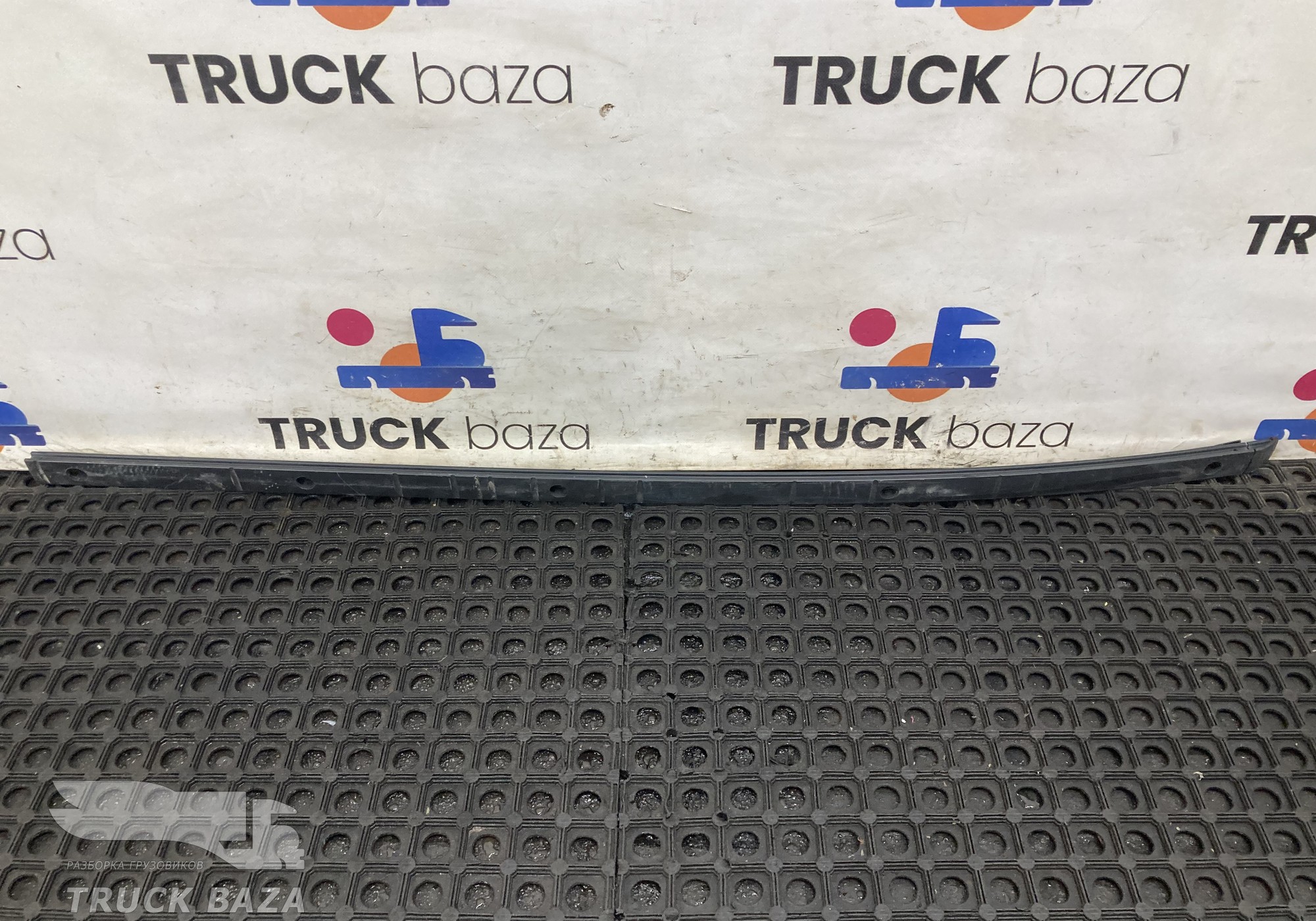 2652144 Кронштейн спойлера кабины