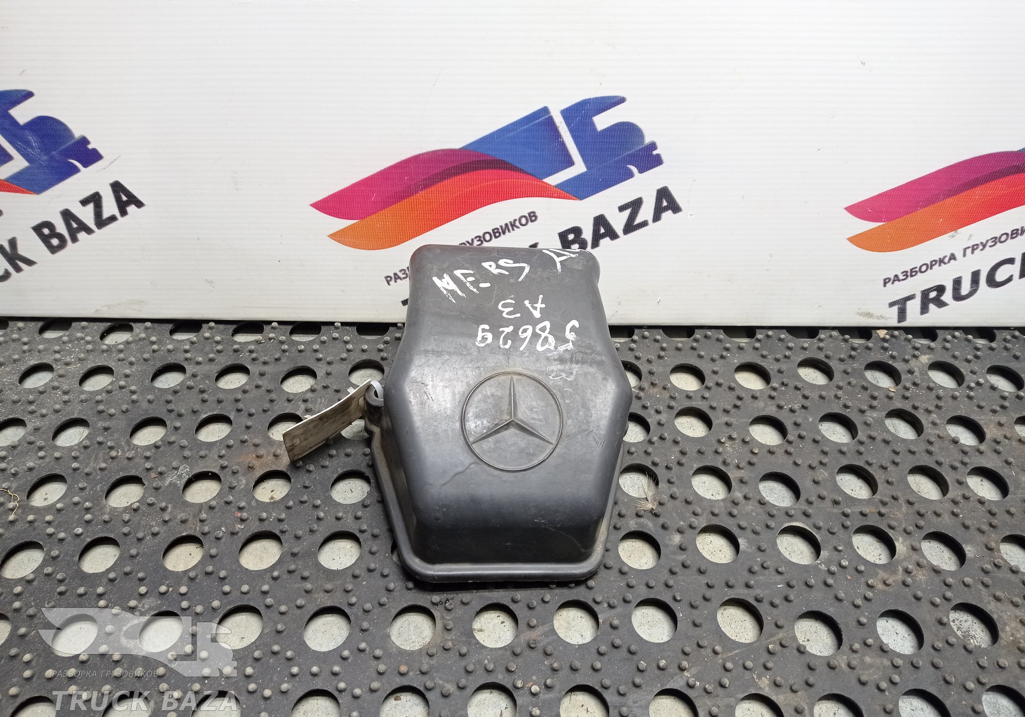 A4570100930 Крышка ГБЦ клапанная для Mercedes-Benz Axor