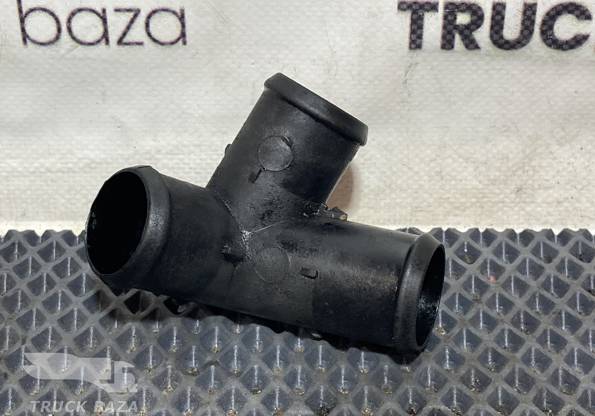 1786768 Тройник патрубков вентиляции картерных газов