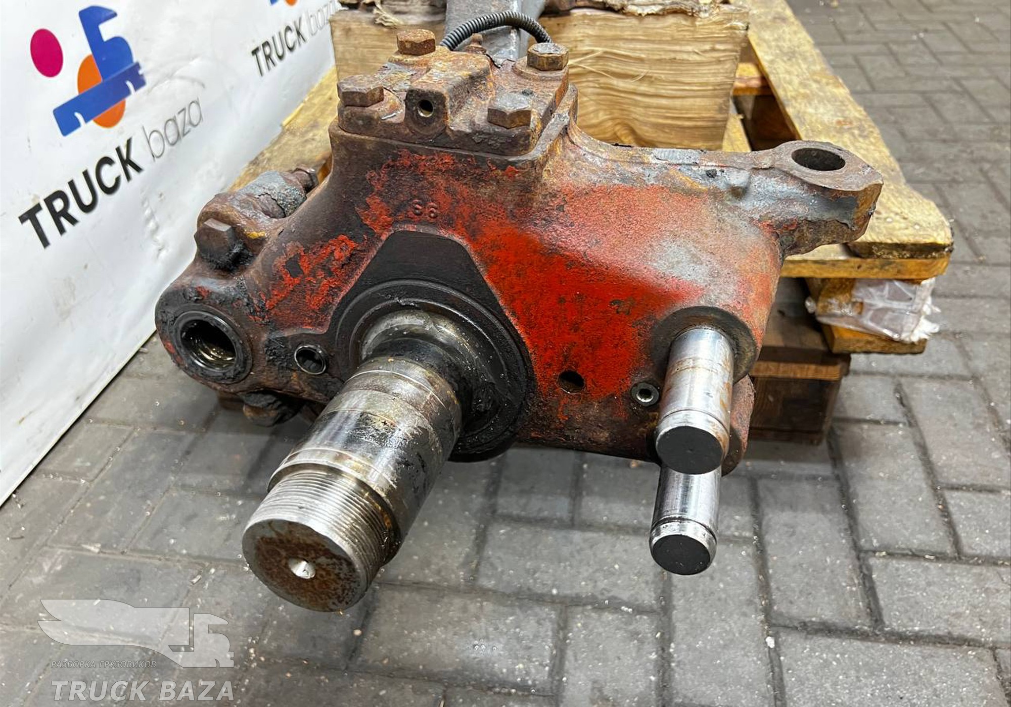 1895928 Кулак поворотный правый для Scania