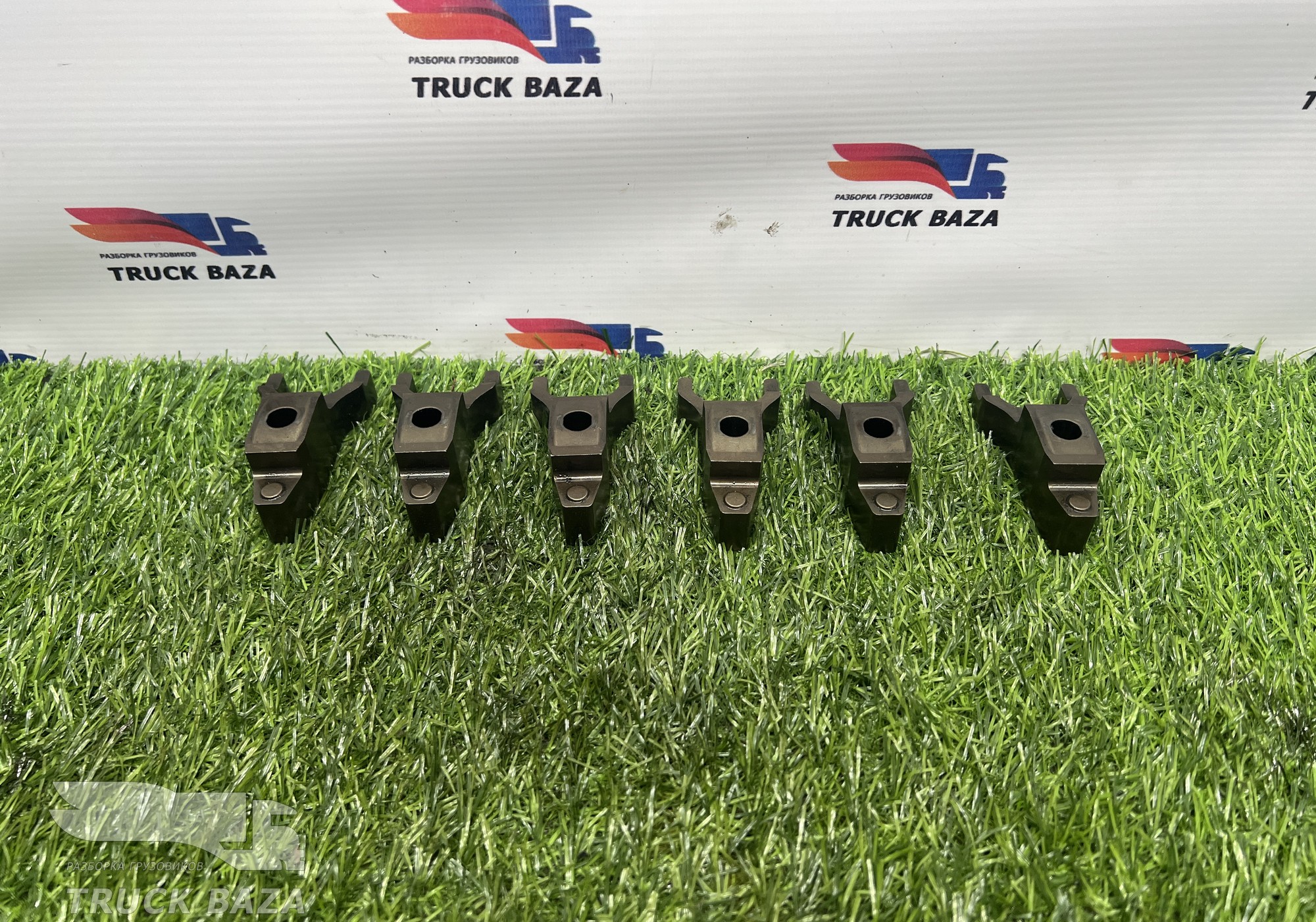 7421425162 Кронштейн форсунки топливной (Комплект)