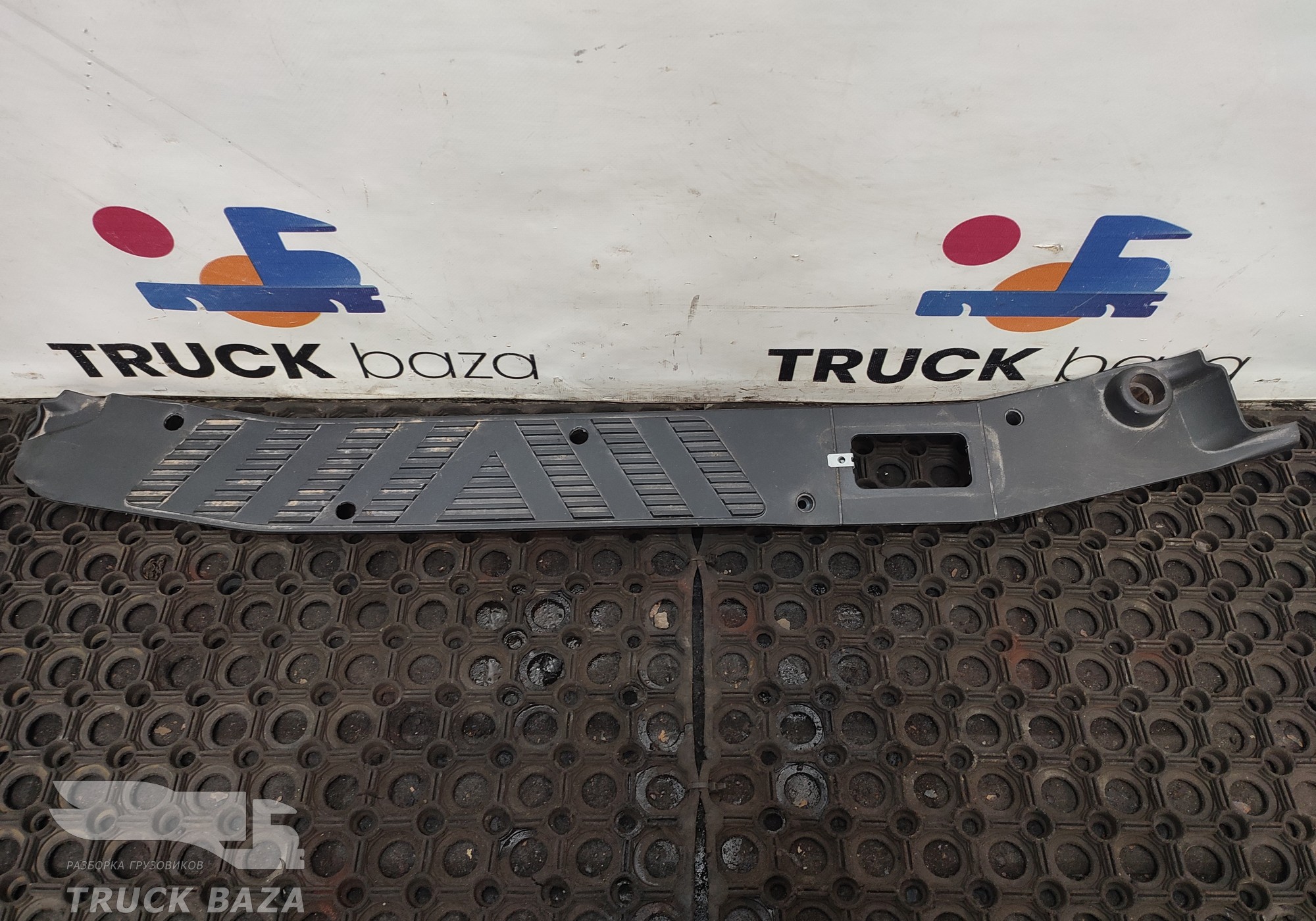 9606844221 Накладка порога правая для Mercedes-Benz Actros New Actros MP4 (с 2011)