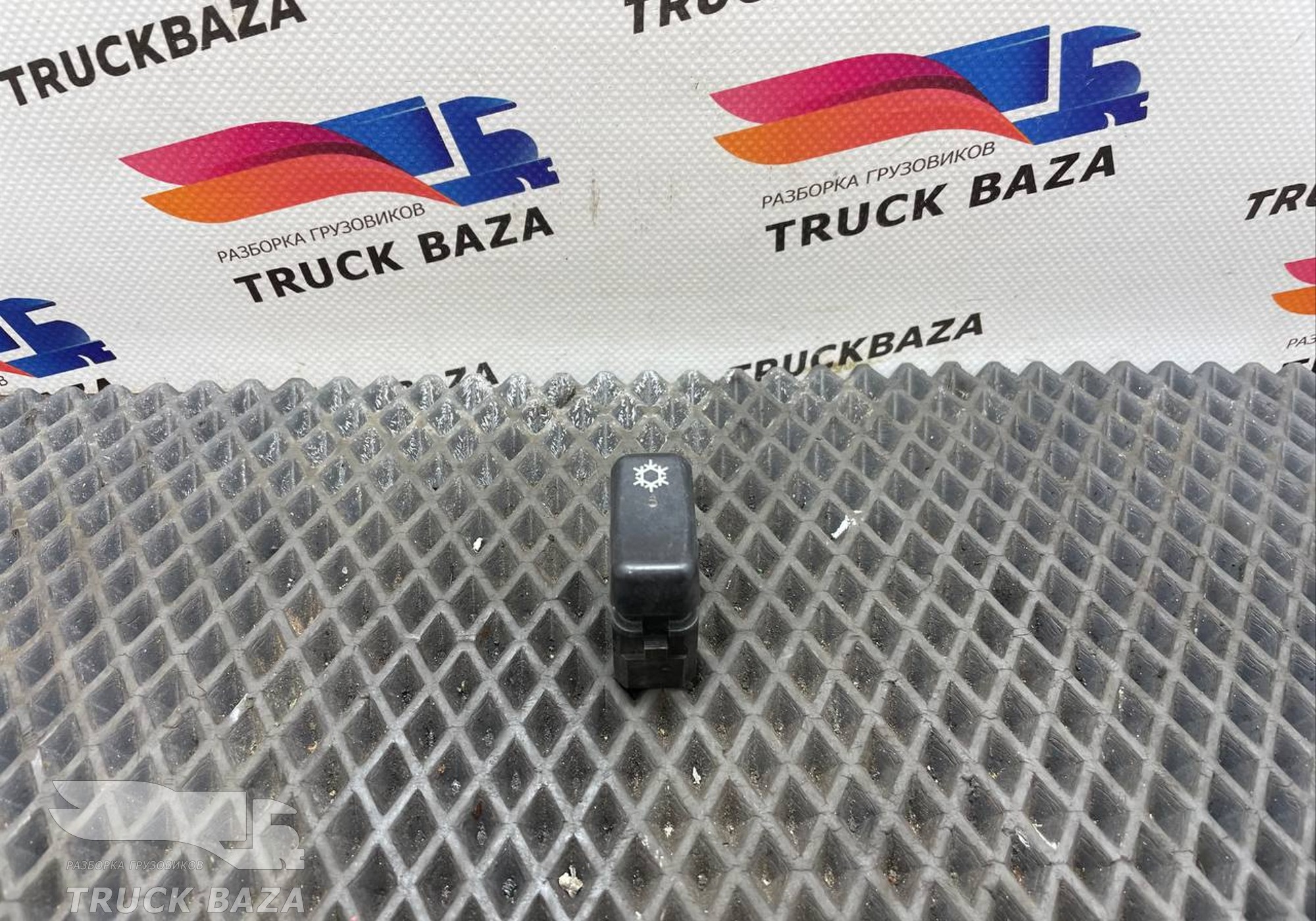 A0035456007 Кнопка кондиционера для Mercedes-Benz Axor II (с 2004 по 2010)