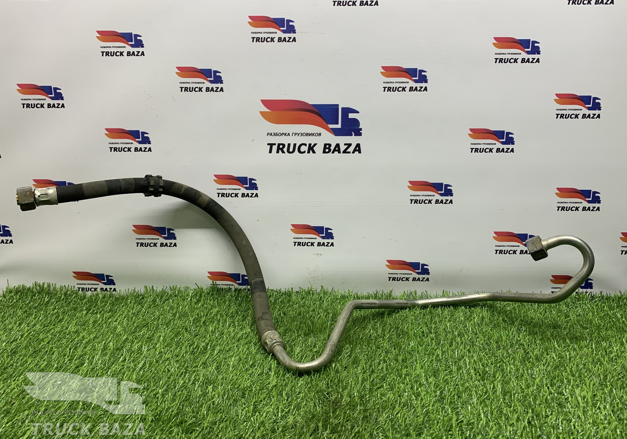 81512010416 Шланг тормозной передний правый