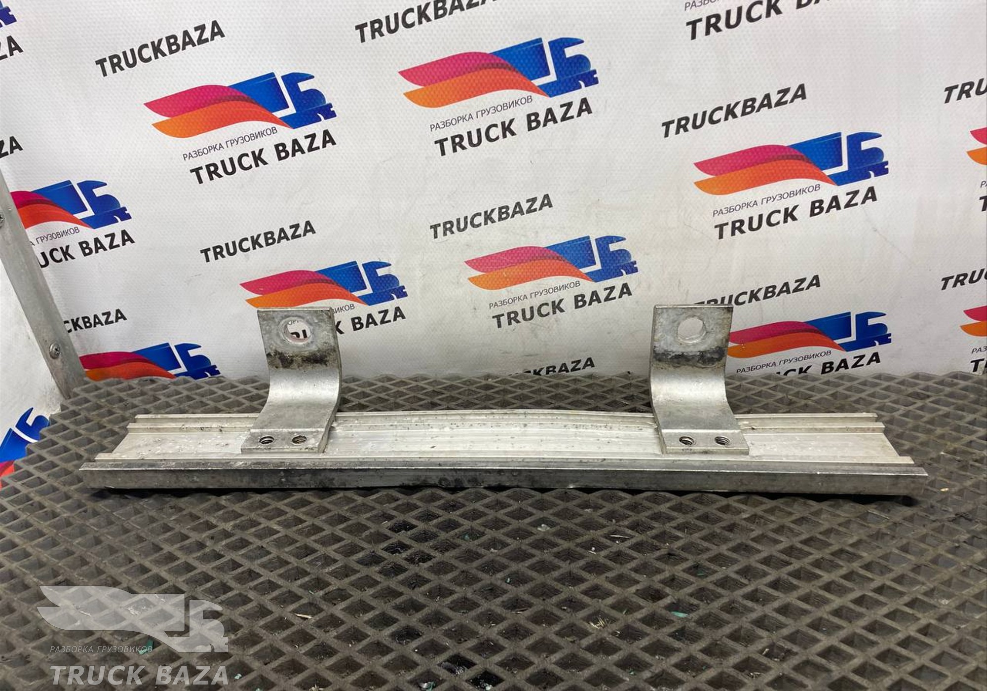 21699970 Кронштейн трапа над КПП для Volvo FH