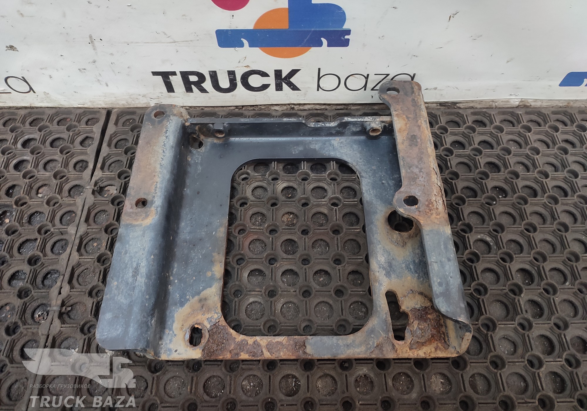 81155025361 Кронштейн глушителя