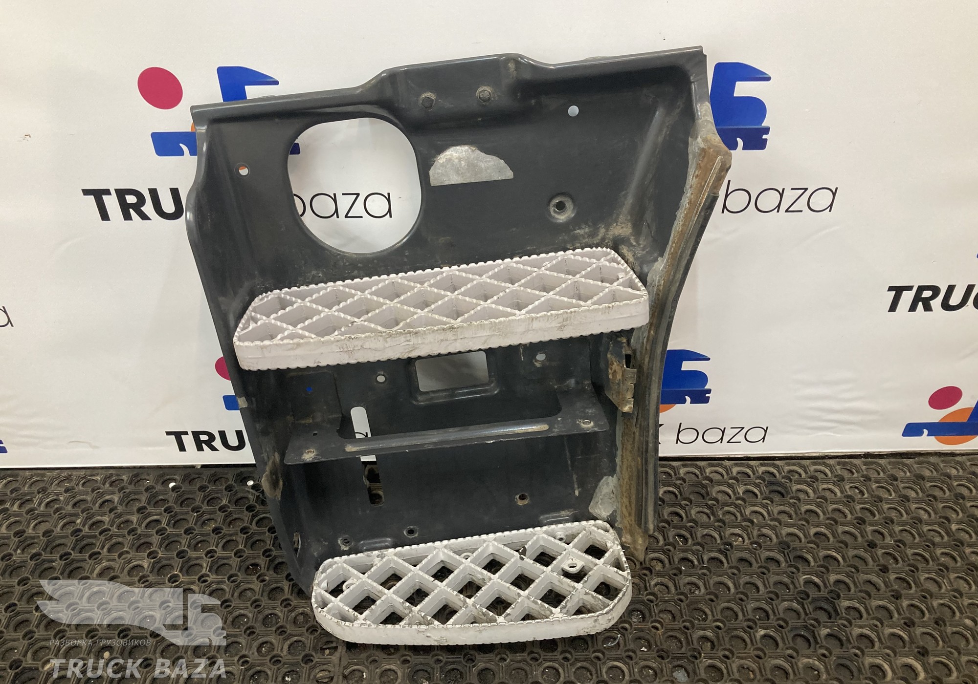 1854227 Корпус подножек левый для Scania