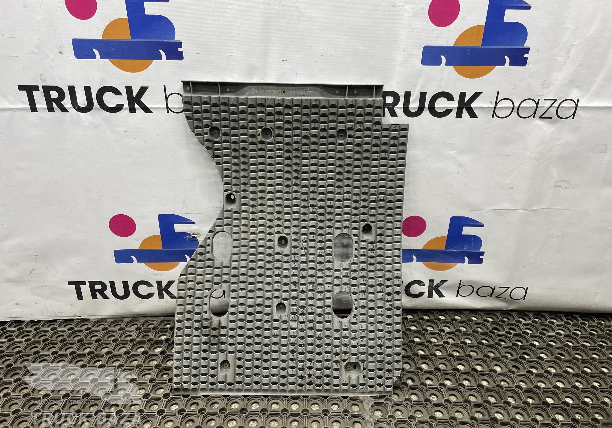 A9438811005 Брызговик передний левый