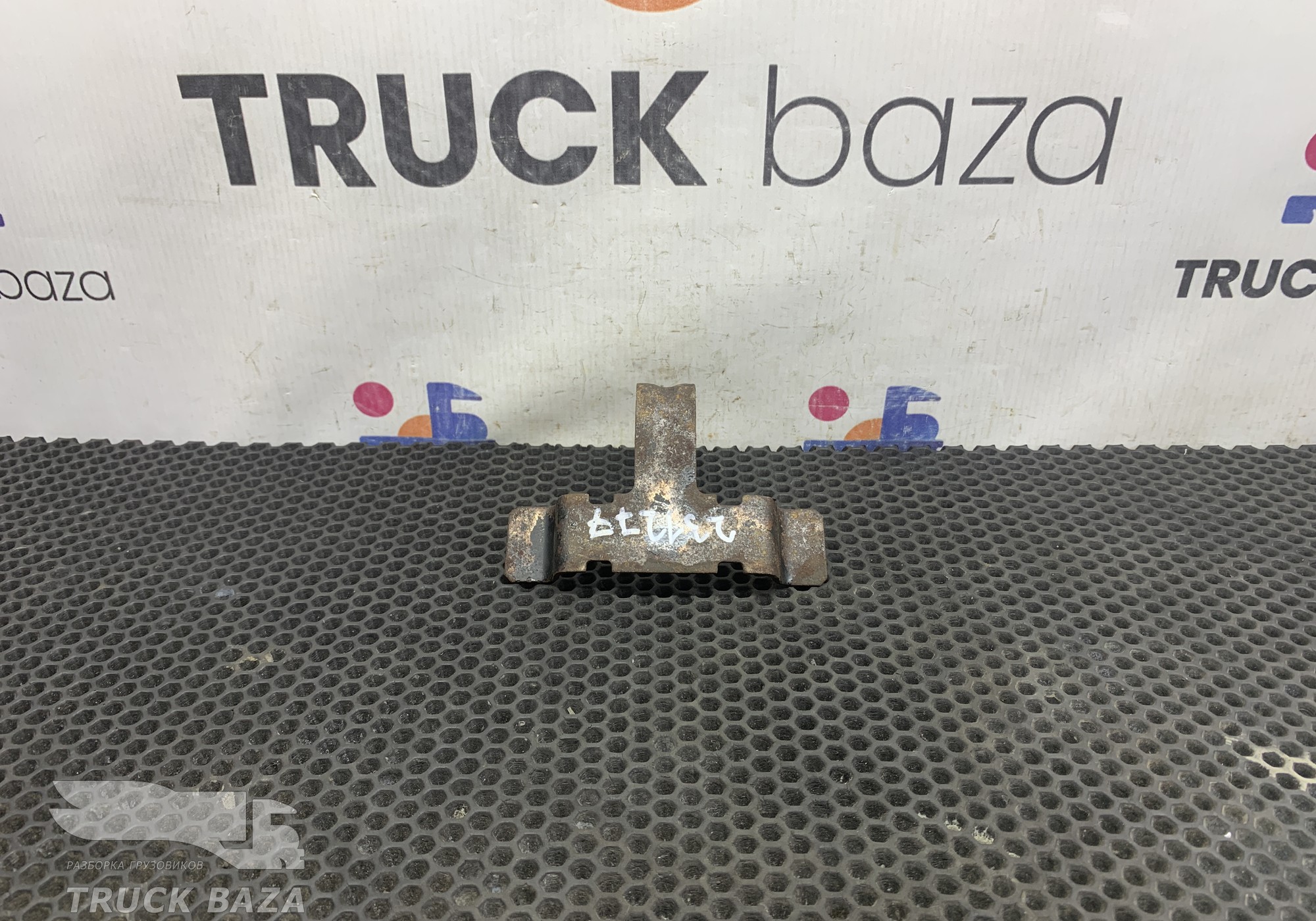 DZ93259820061 Кронштейн трубок ГУРа для Shacman F3000 (с 2009)