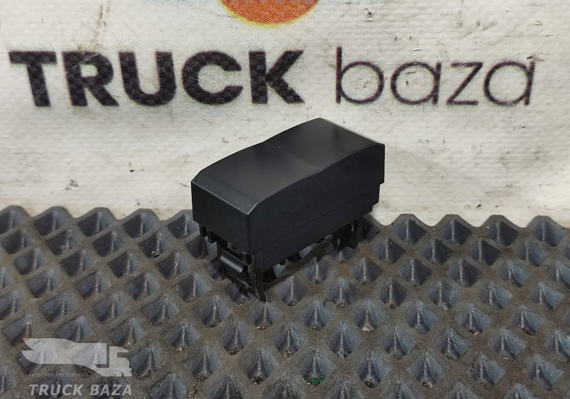 WG9X25581020 Заглушка кнопки для Sinotruk Sitrak C7H