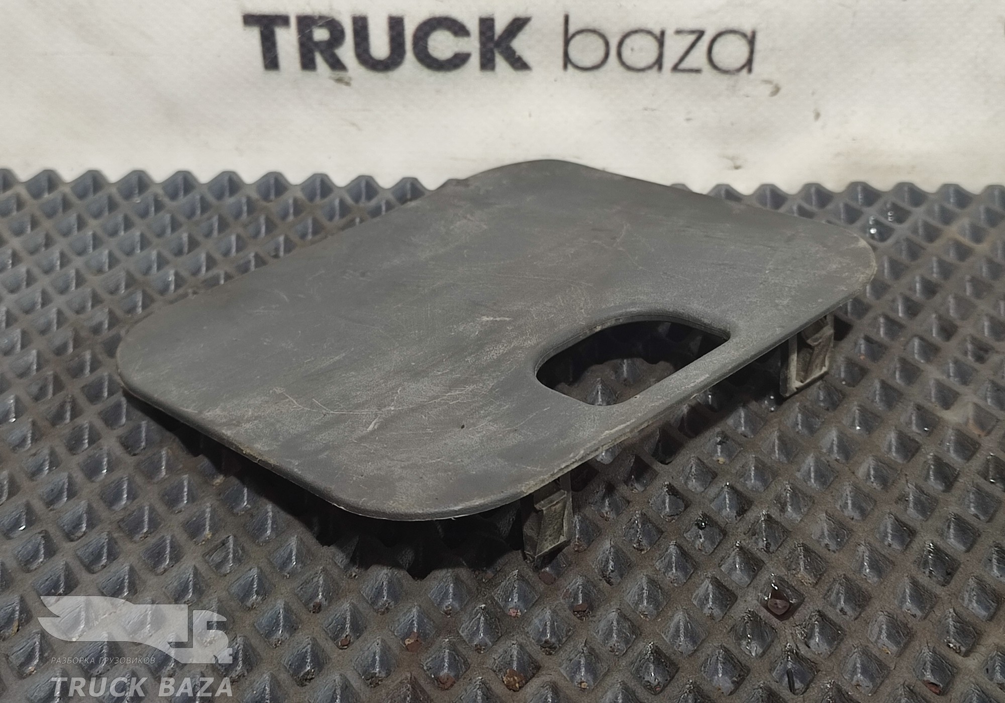 81615100823 Заглушка подножки для Man TGS I (с 2007)