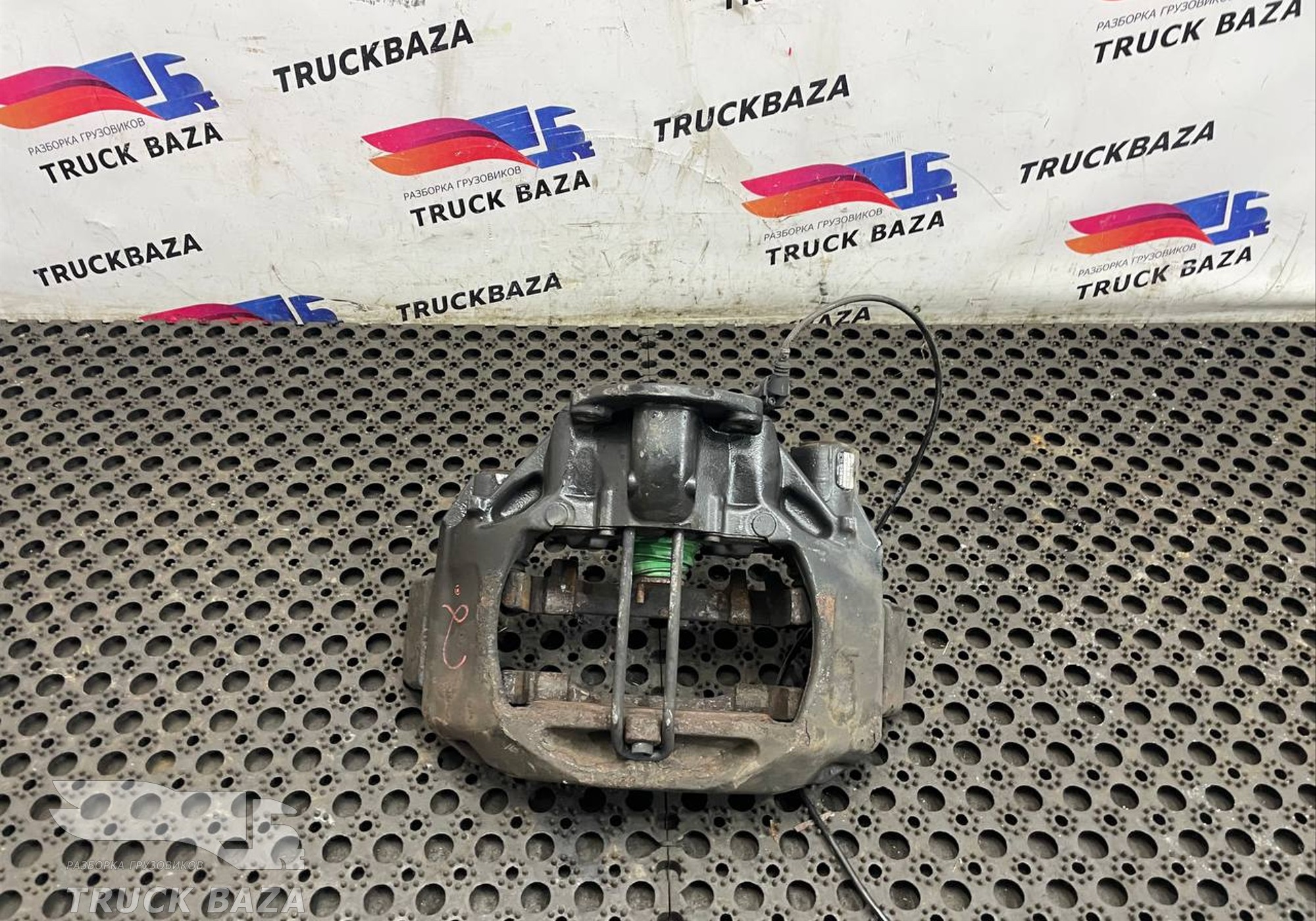 81508046581 Суппорт задний левый для Man TGX II (с 2012)
