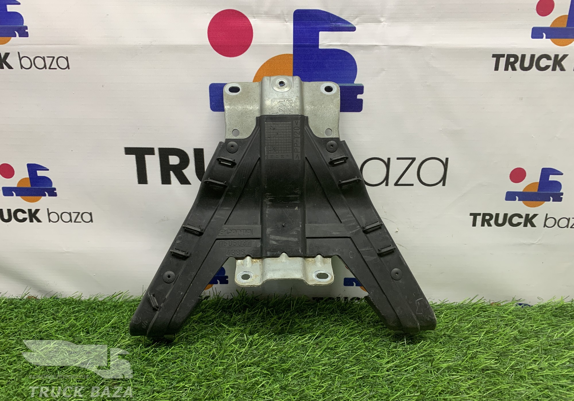 1505037 Кронштейн проводки кабины