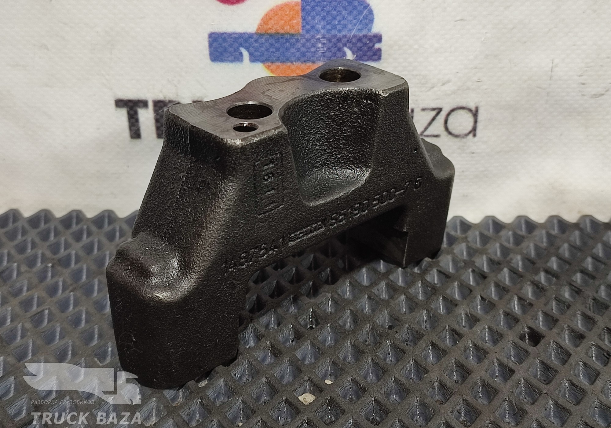 1487541 Кронштейн вала коромысел