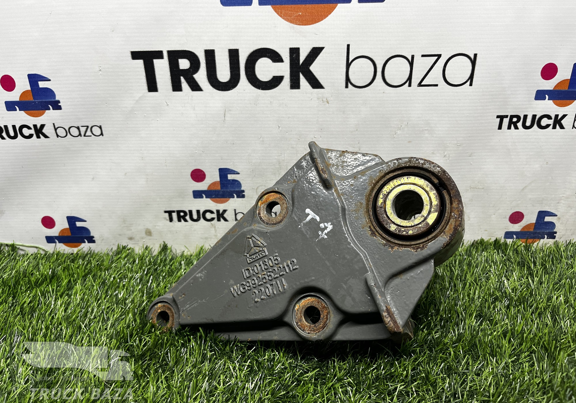 WG9925522112 Кронштейн передней рессоры для Sinotruk Sitrak C7H