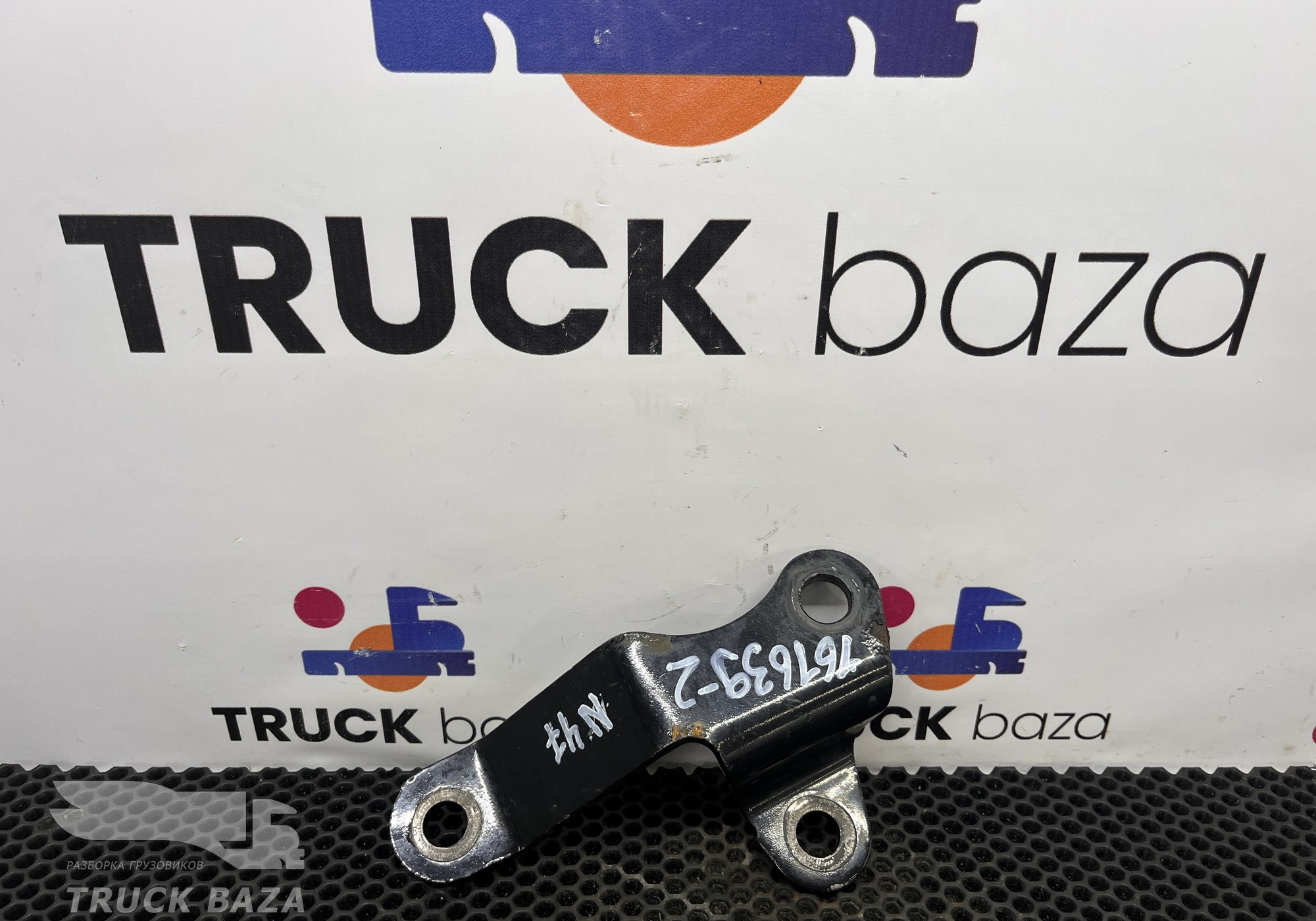 81437400217 Кронштейн стойки стабилизатора левый для Man