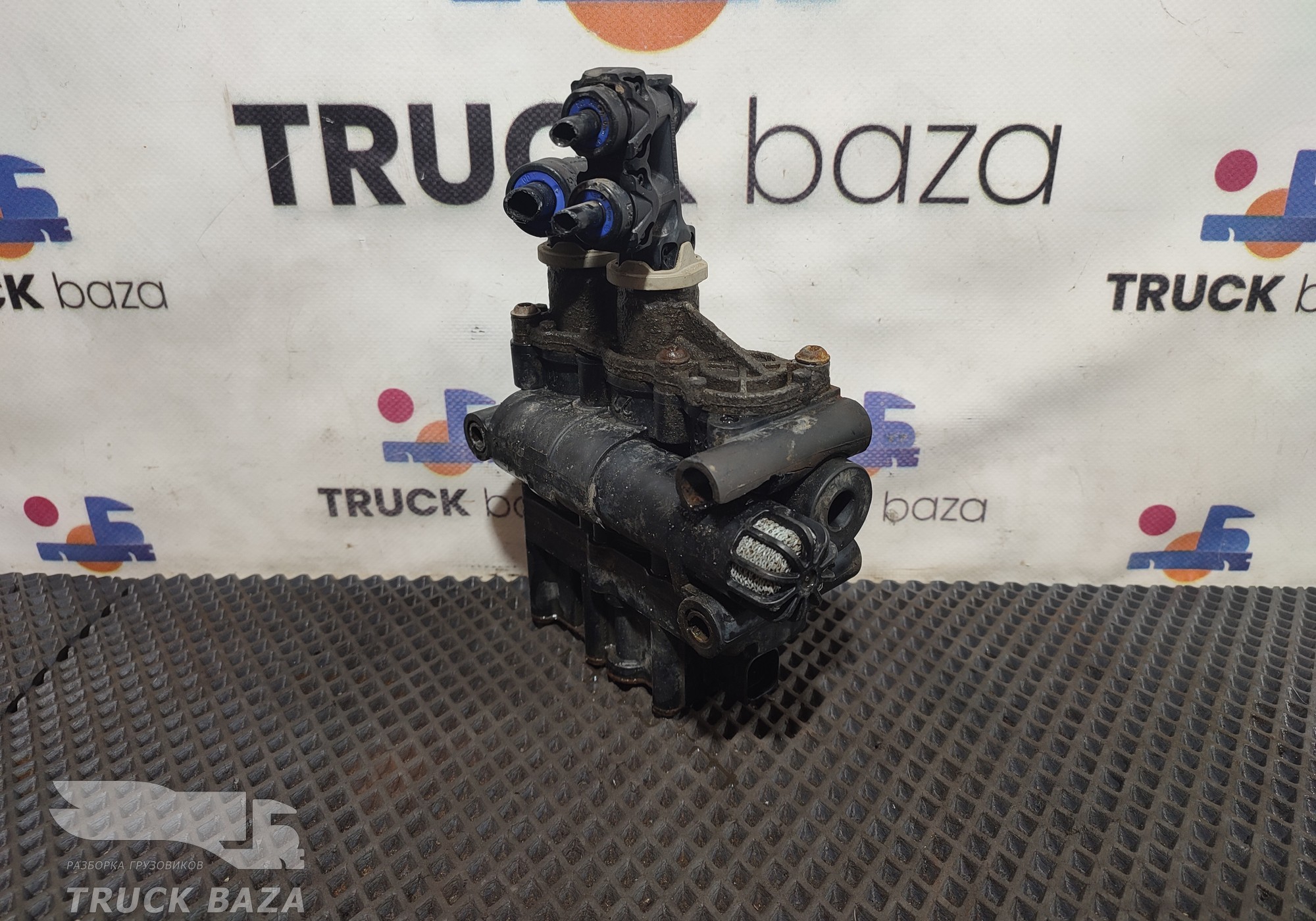 1889796 Кран уровня пола главный