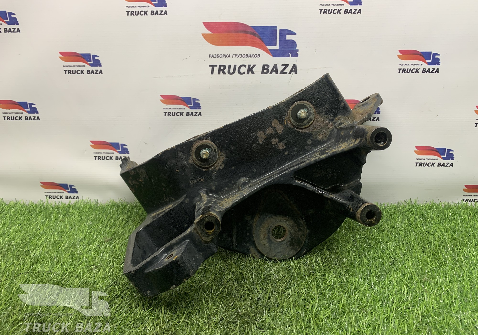 82232034 Кронштейн кабины правый для Renault T (с 2013)