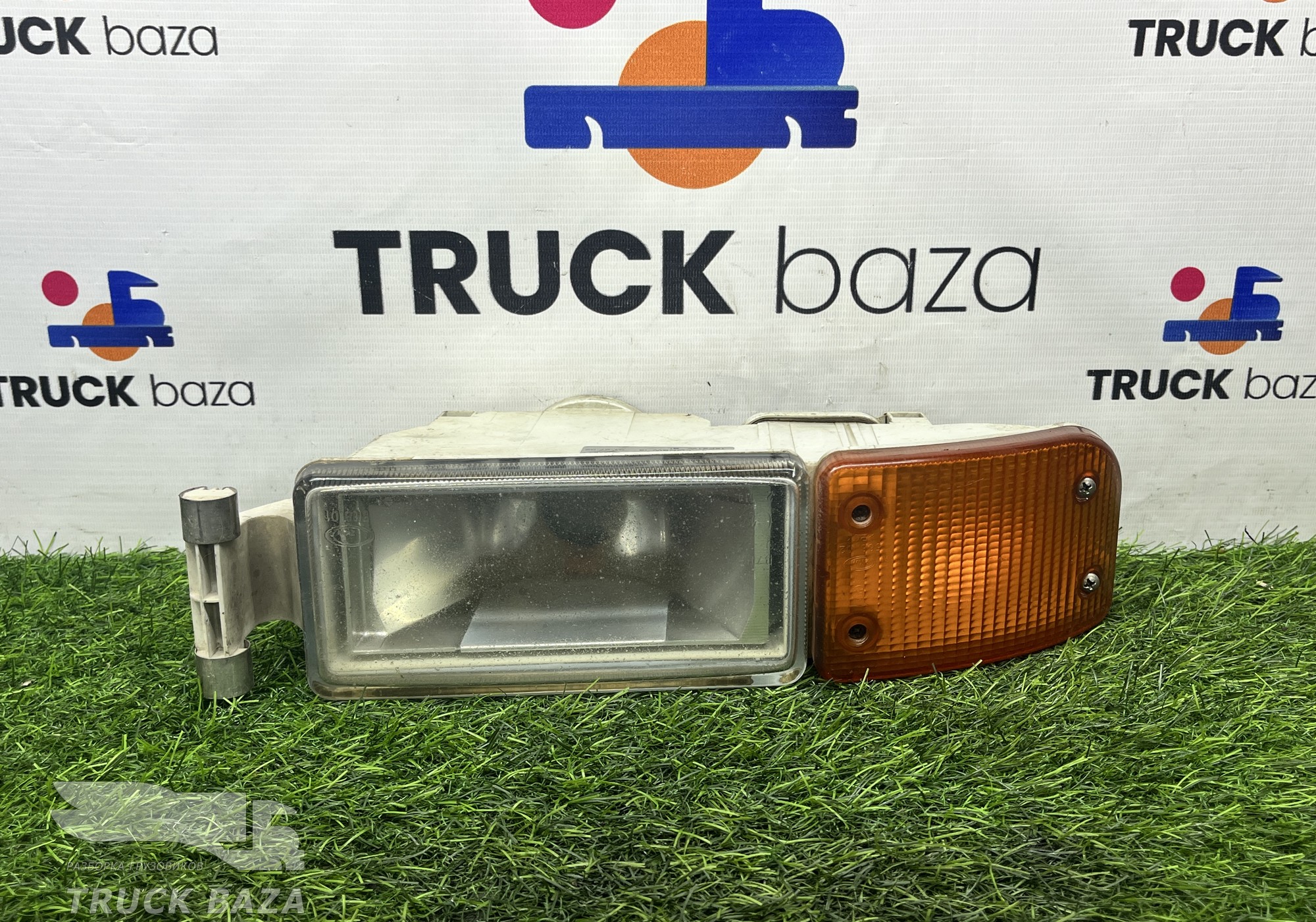 81253206092 Фара противотуманная правая