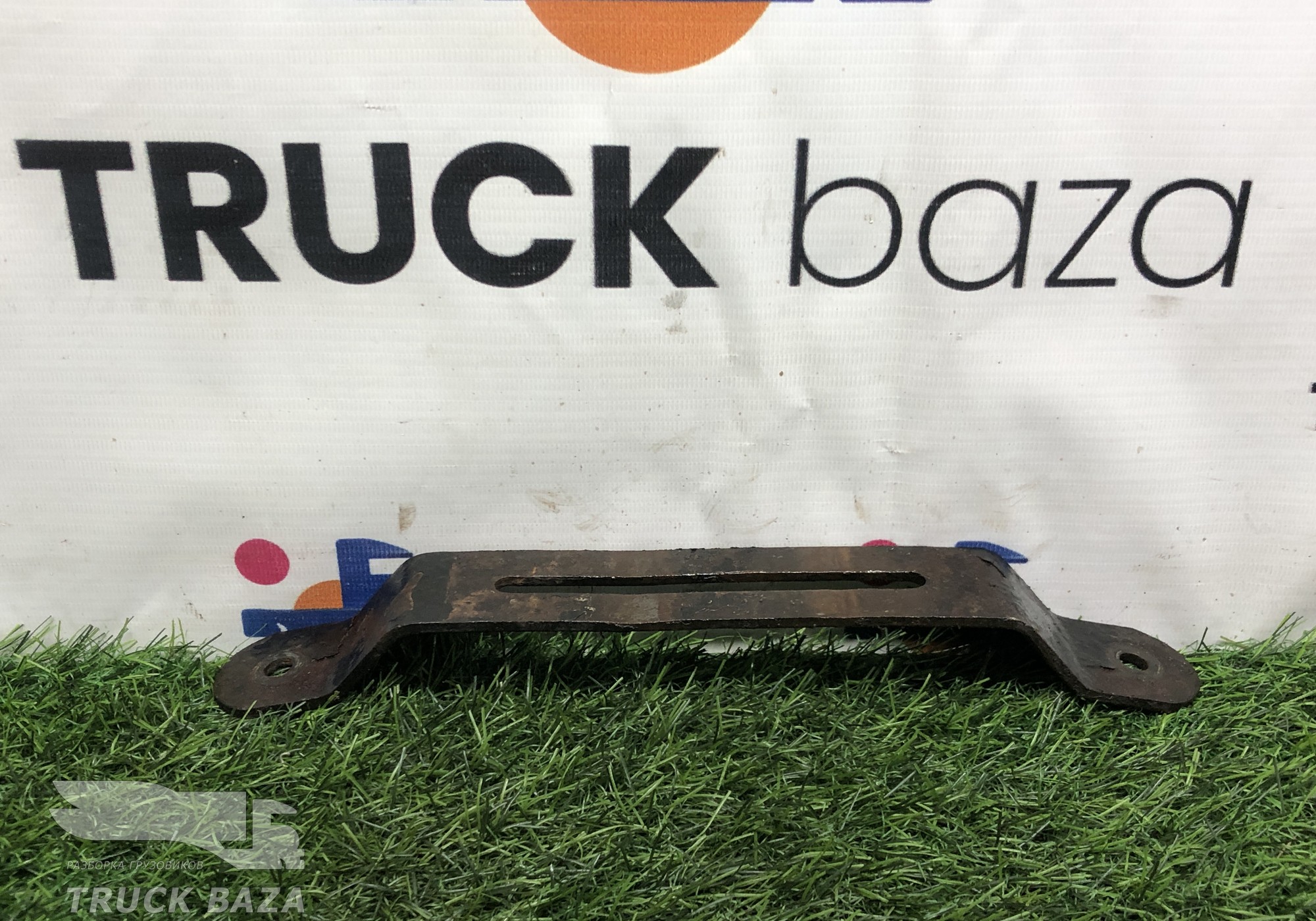 6520840437030 Кронштейн крыла заднего для КАМАЗ 5490 (с 2013)