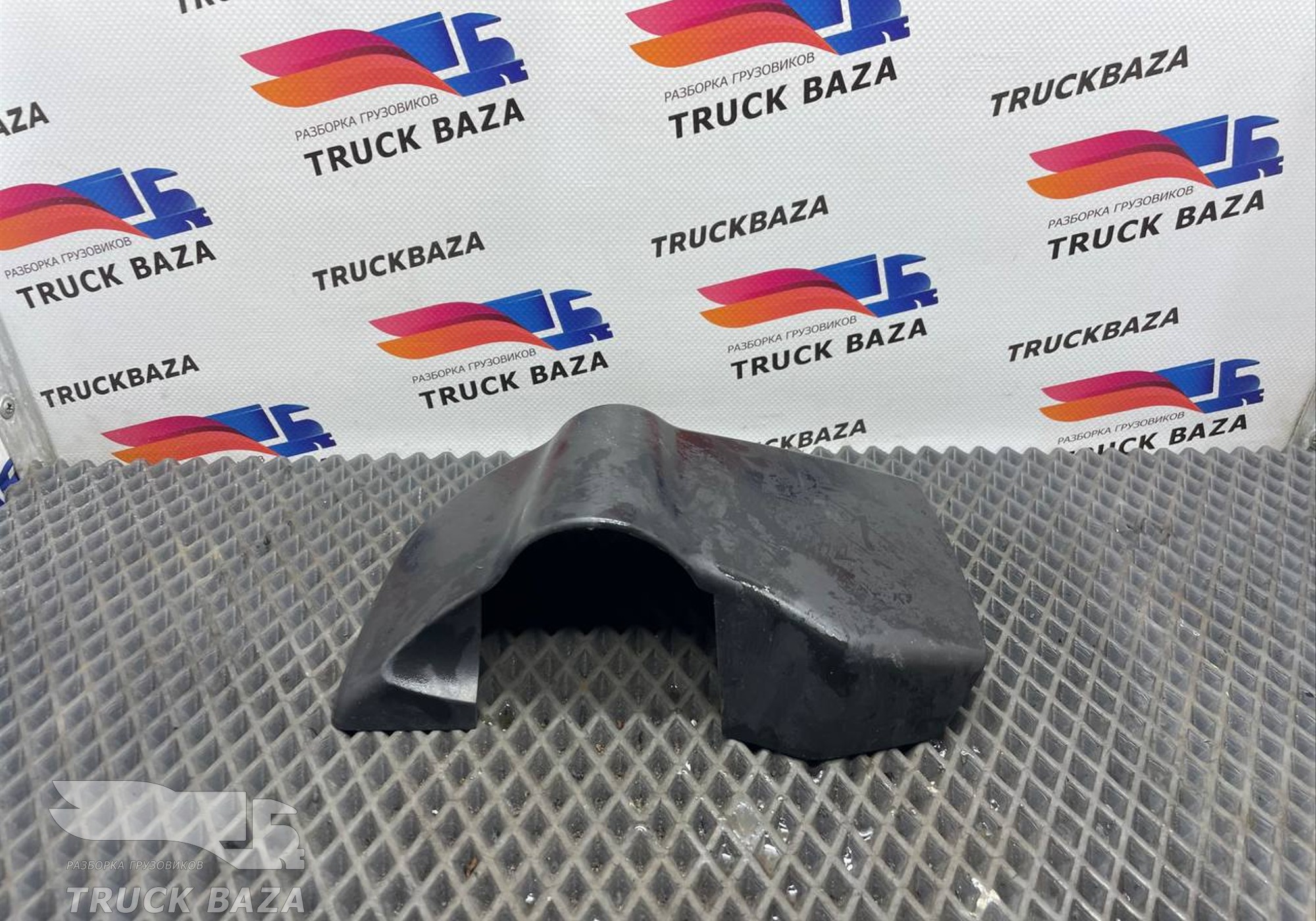 81637320075 Накладка кронштейна зеркала левая для Man TGX II (с 2012)