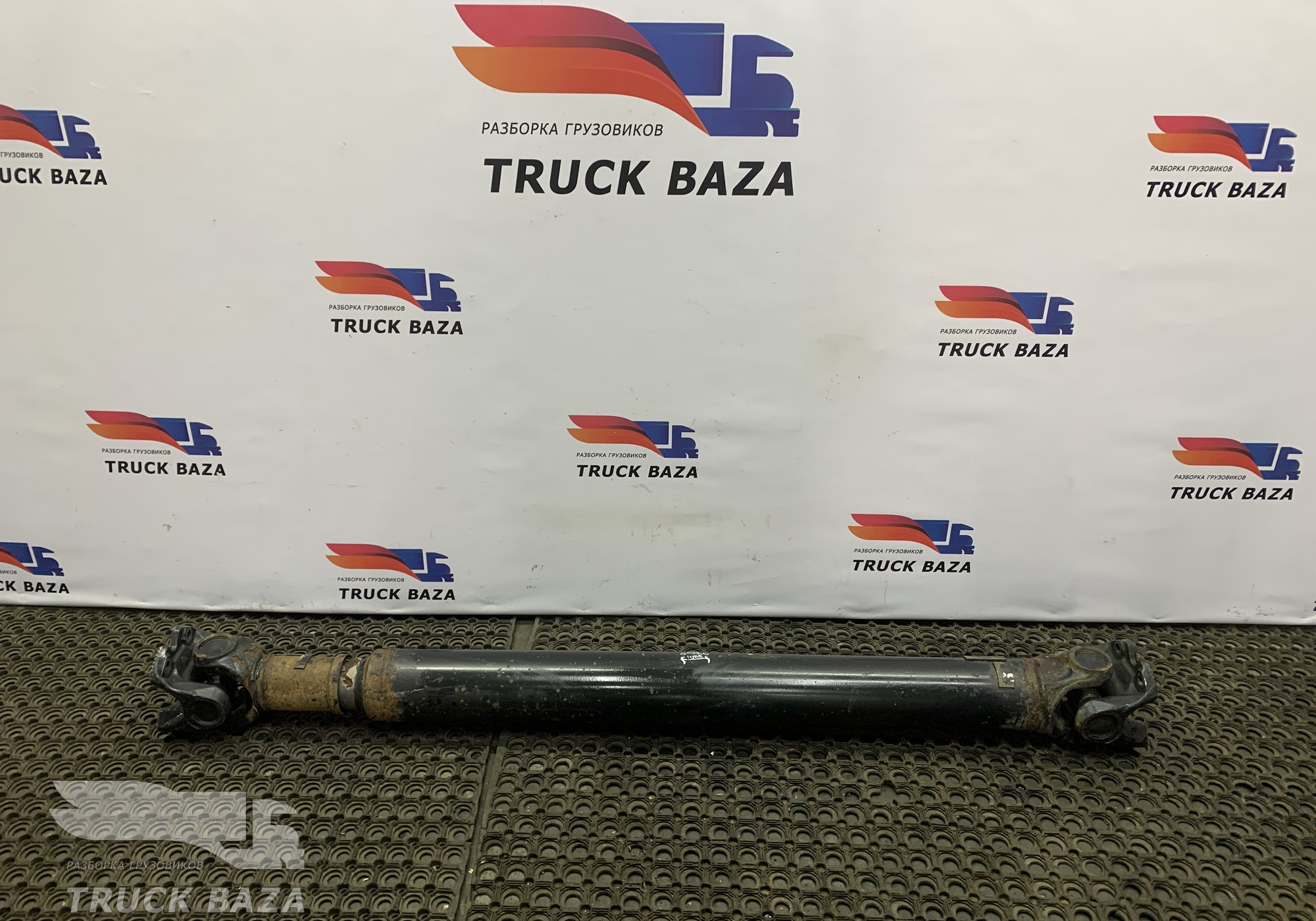 81393236162 Вал карданный 1640x1475x1085