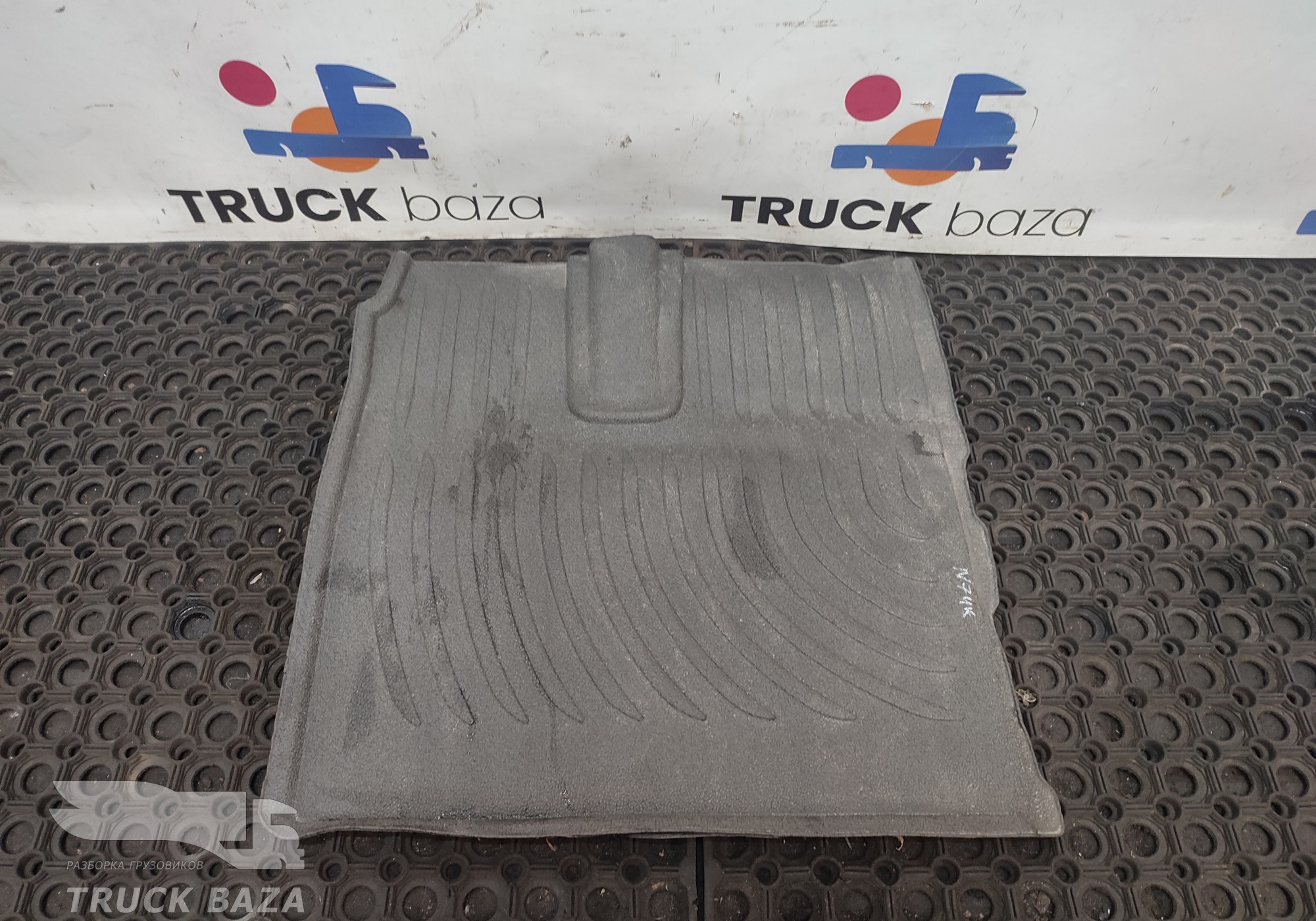 81628600969 Коврик салона