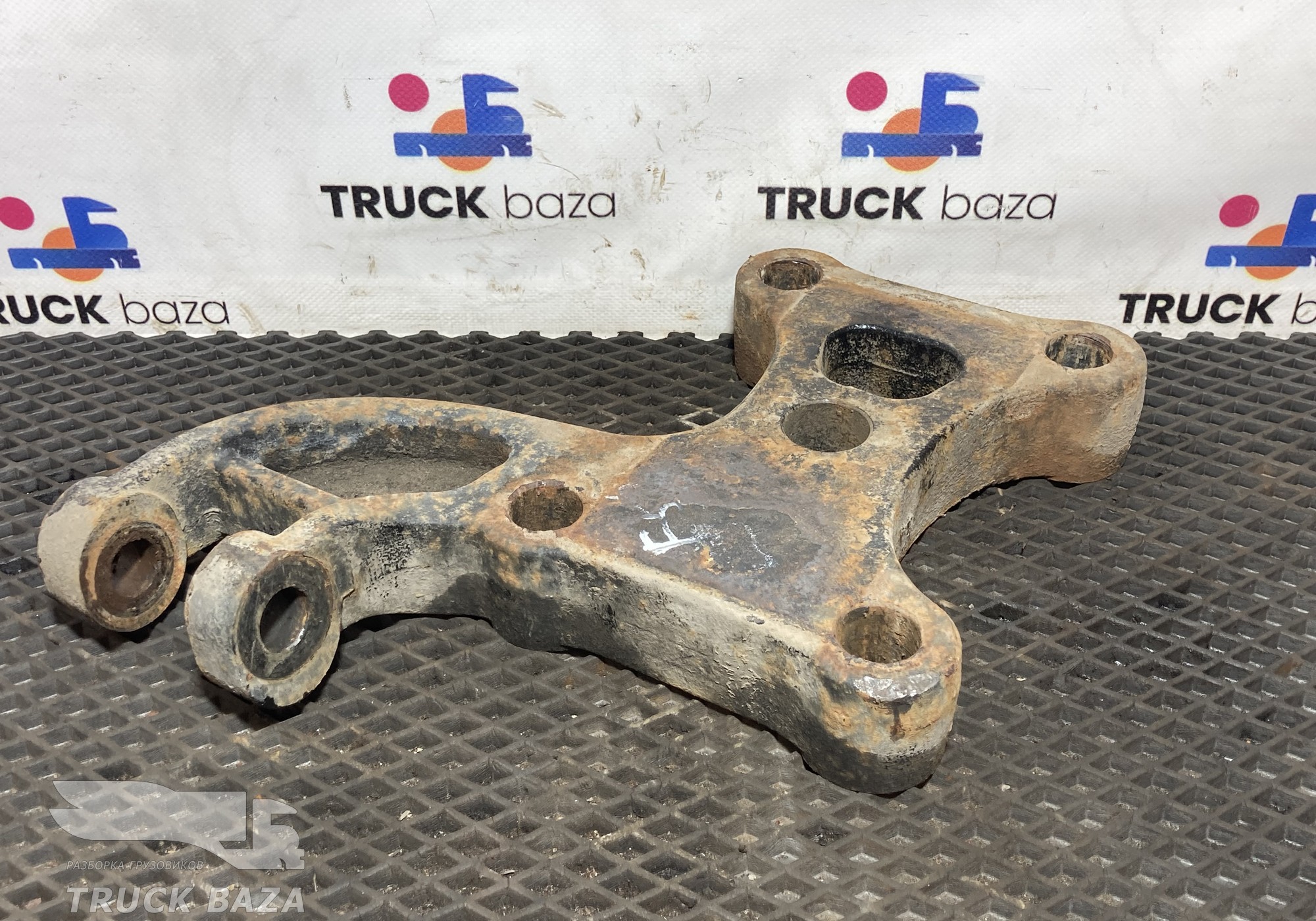 GC465796DC Кронштейн передней рессоры правый для Ford F-MAX (с 2018)