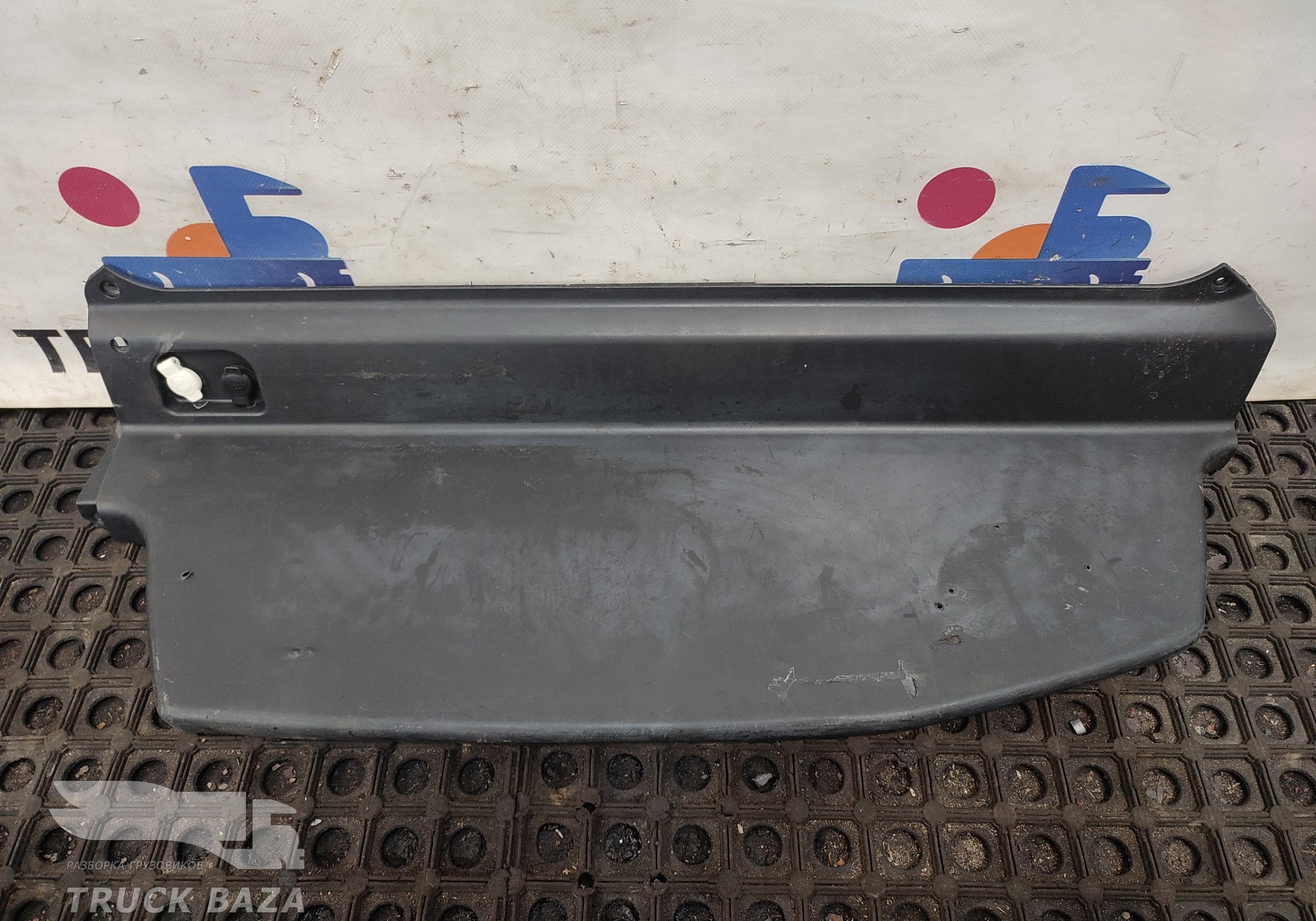 81614706022 Накладка передней стенки