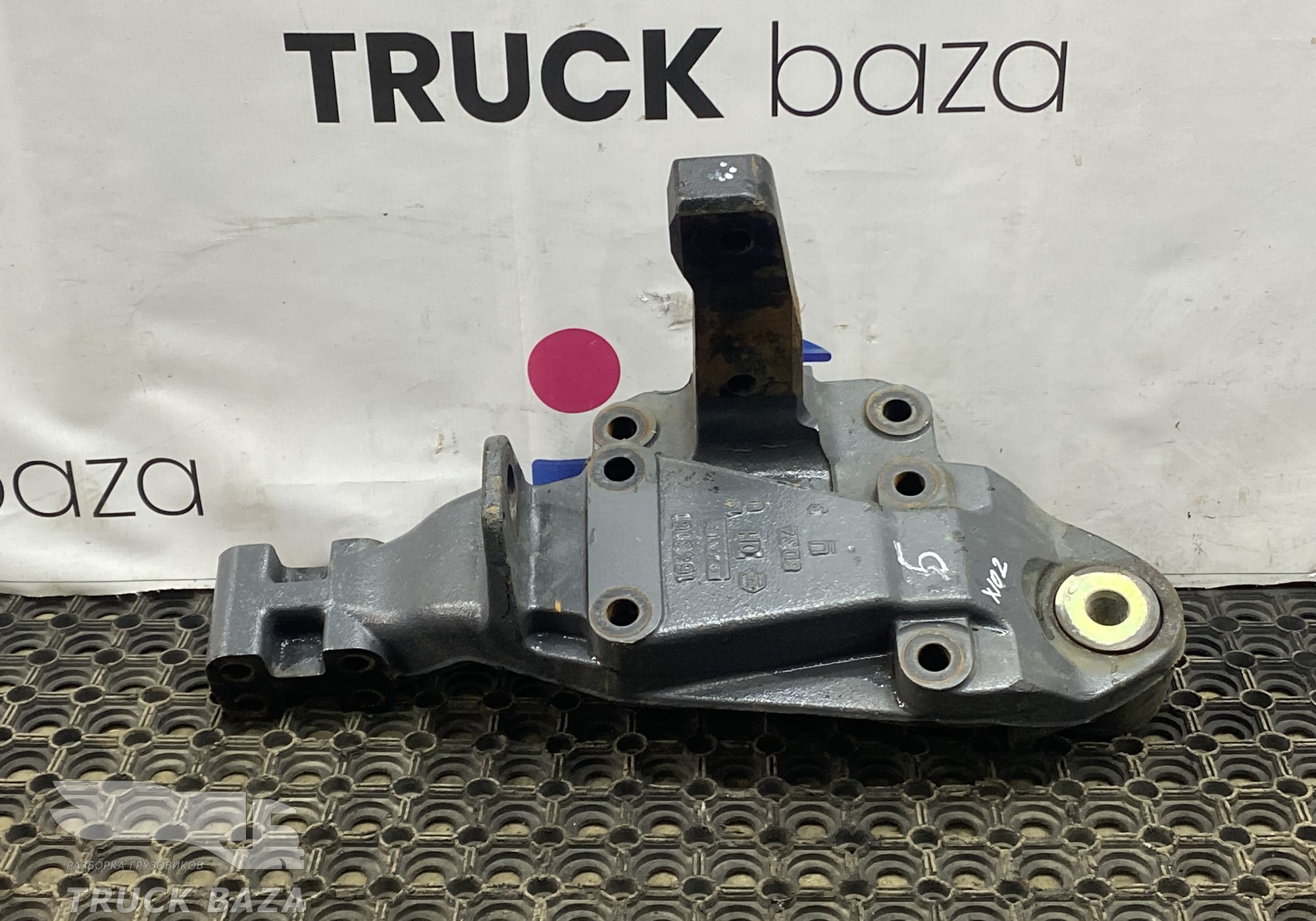 1643161 Кронштейн рессоры передней правый для Daf XF105 (с 2005)