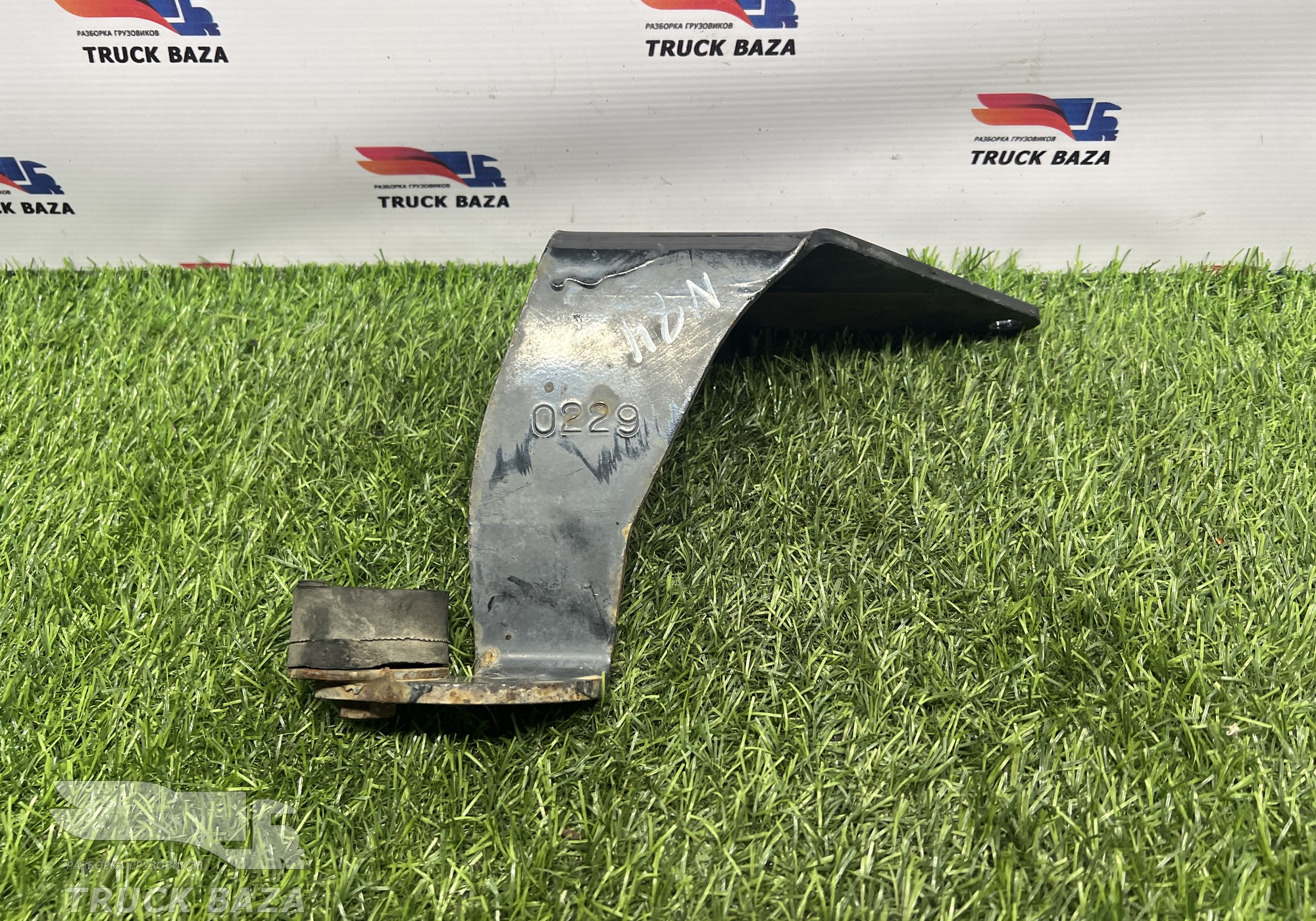 81155020229 Кронштейн глушителя основного