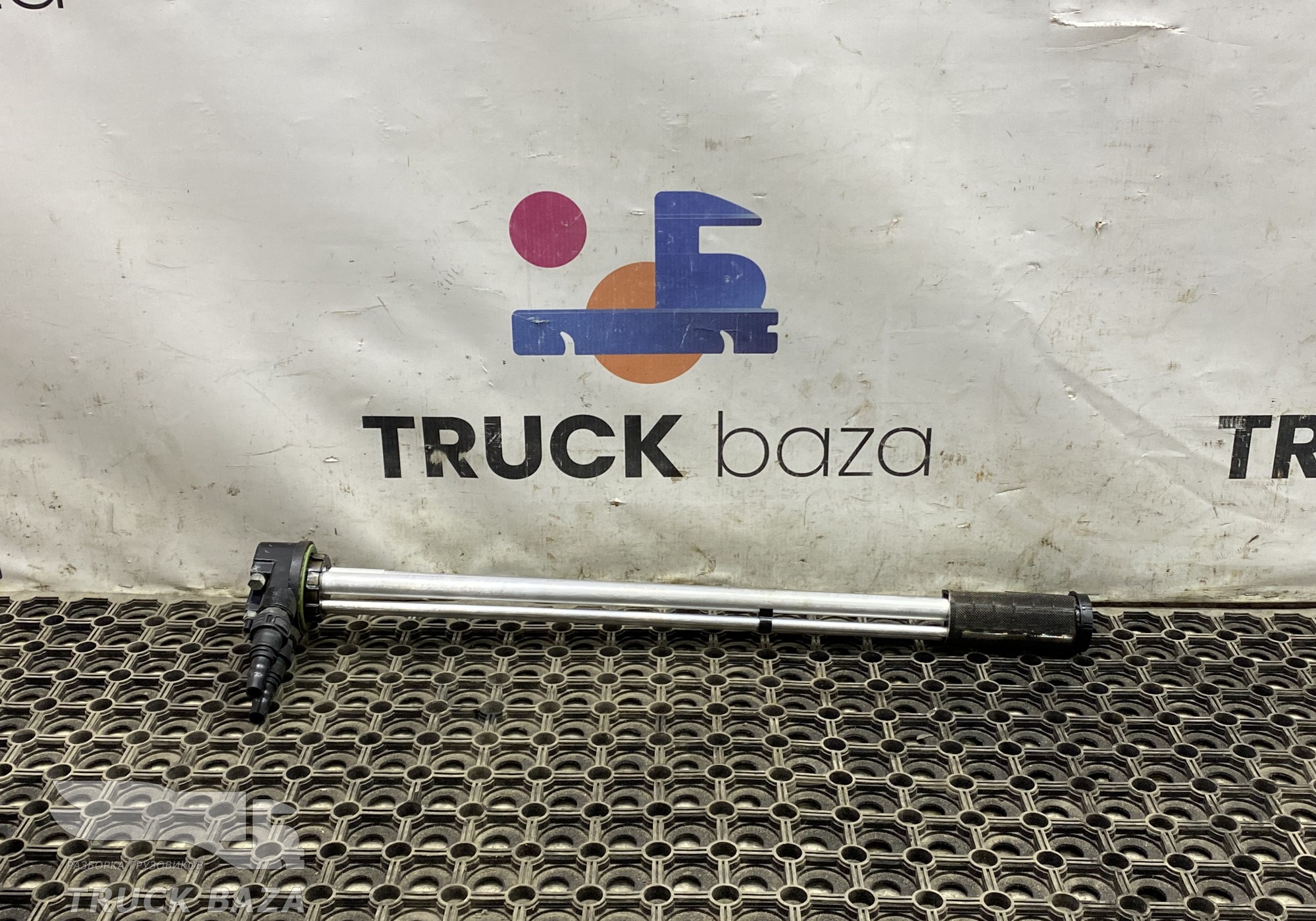 81272036020 Топливозаборник