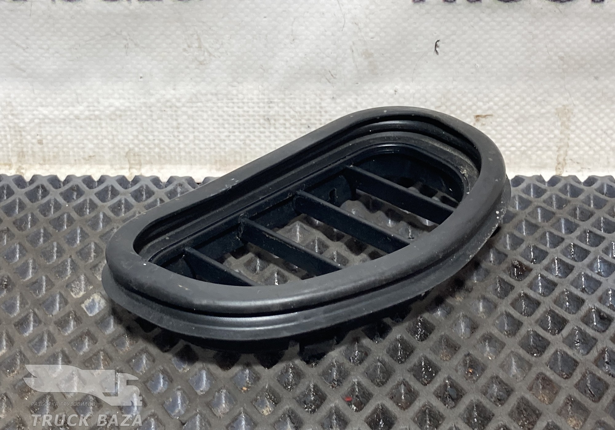 6020262 Накладка дефлектора двери