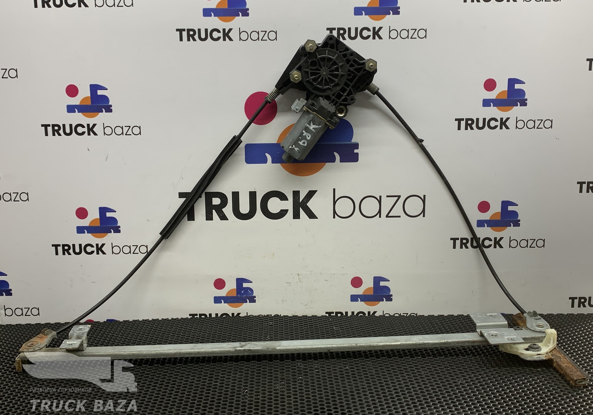 1354703 Стеклоподъемник передний правый для Daf 95XF
