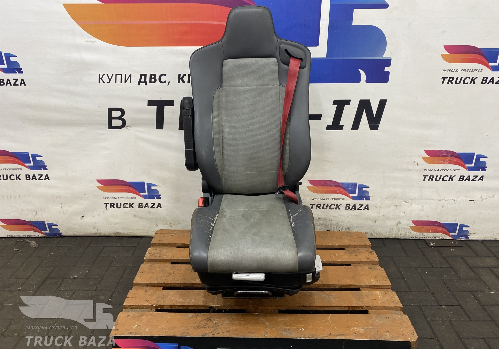 7482617348 Сиденье водительское пневматическое для Renault T (с 2013)