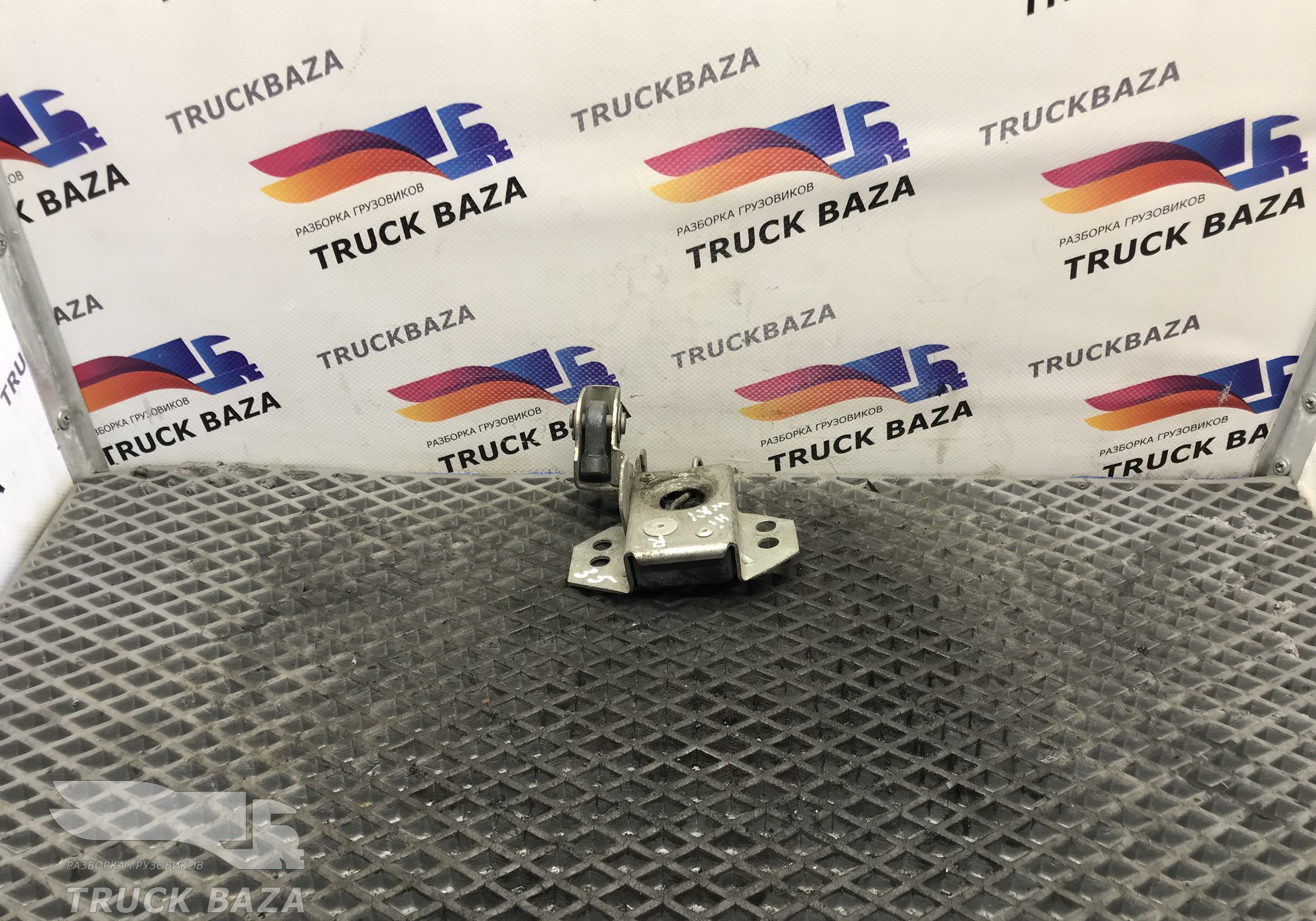 504274175 Замок капота для Iveco Stralis