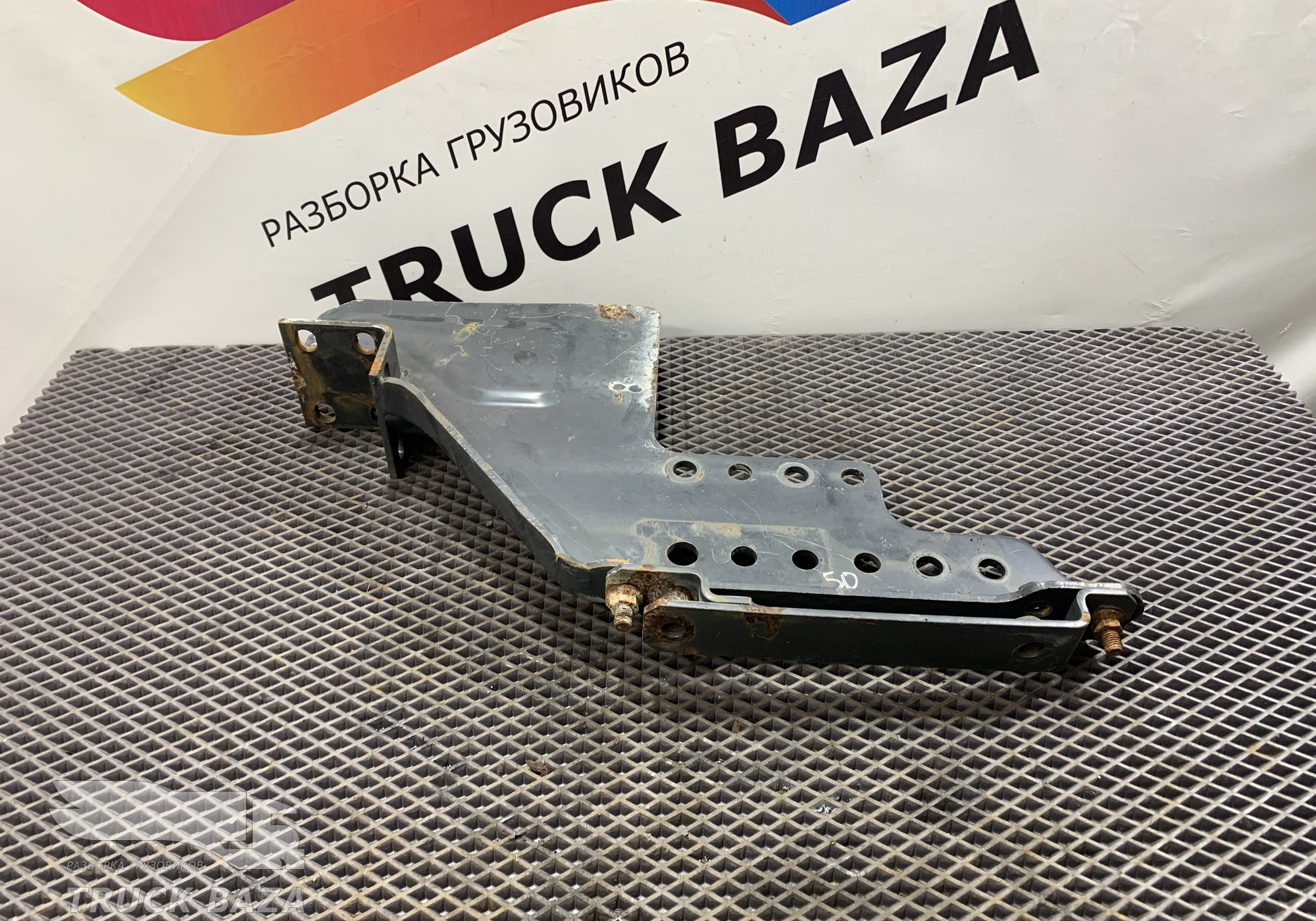 41298020 Кронштейн усилителя бампера правый для Iveco