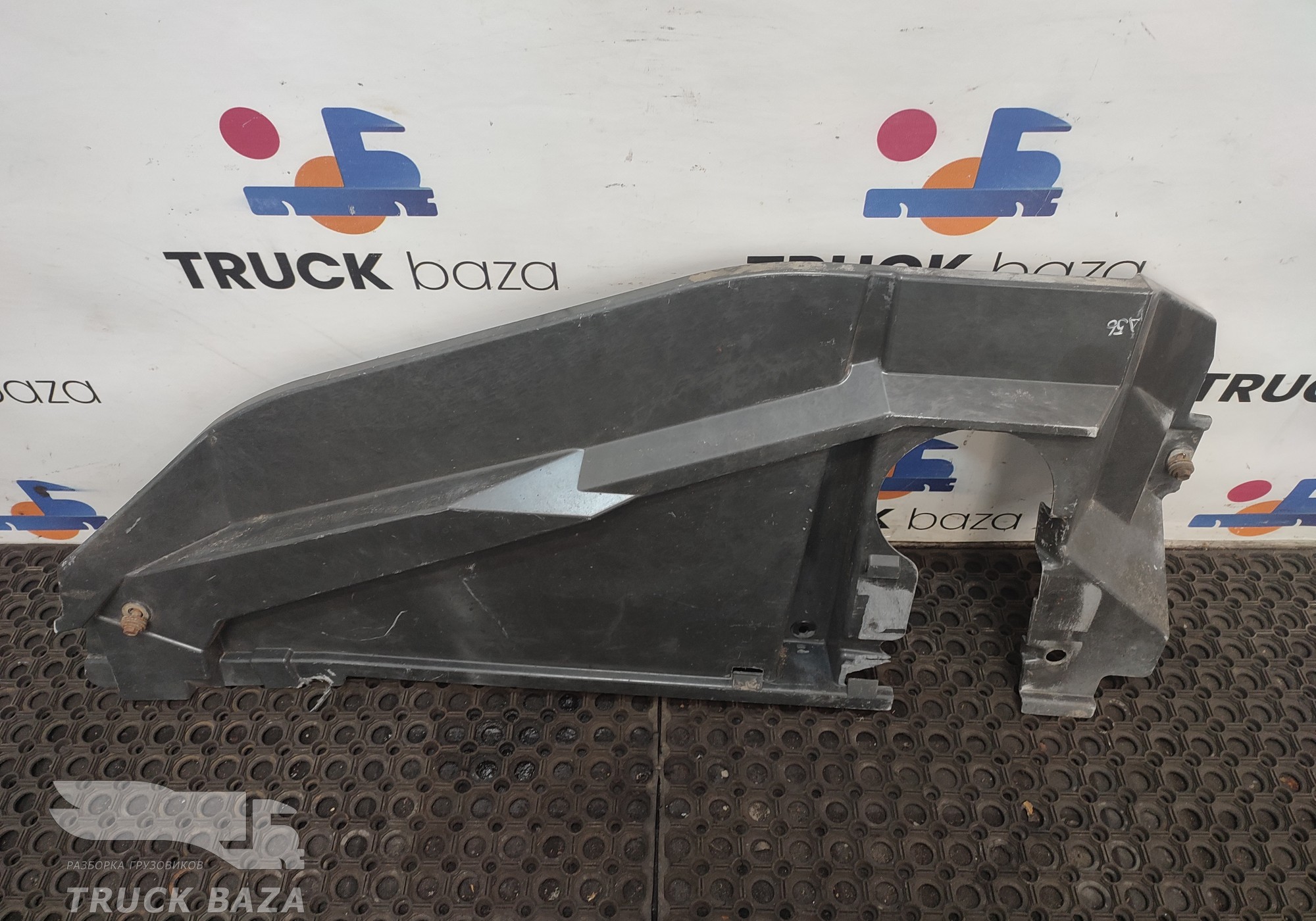 9435204822 Защита двигателя левая