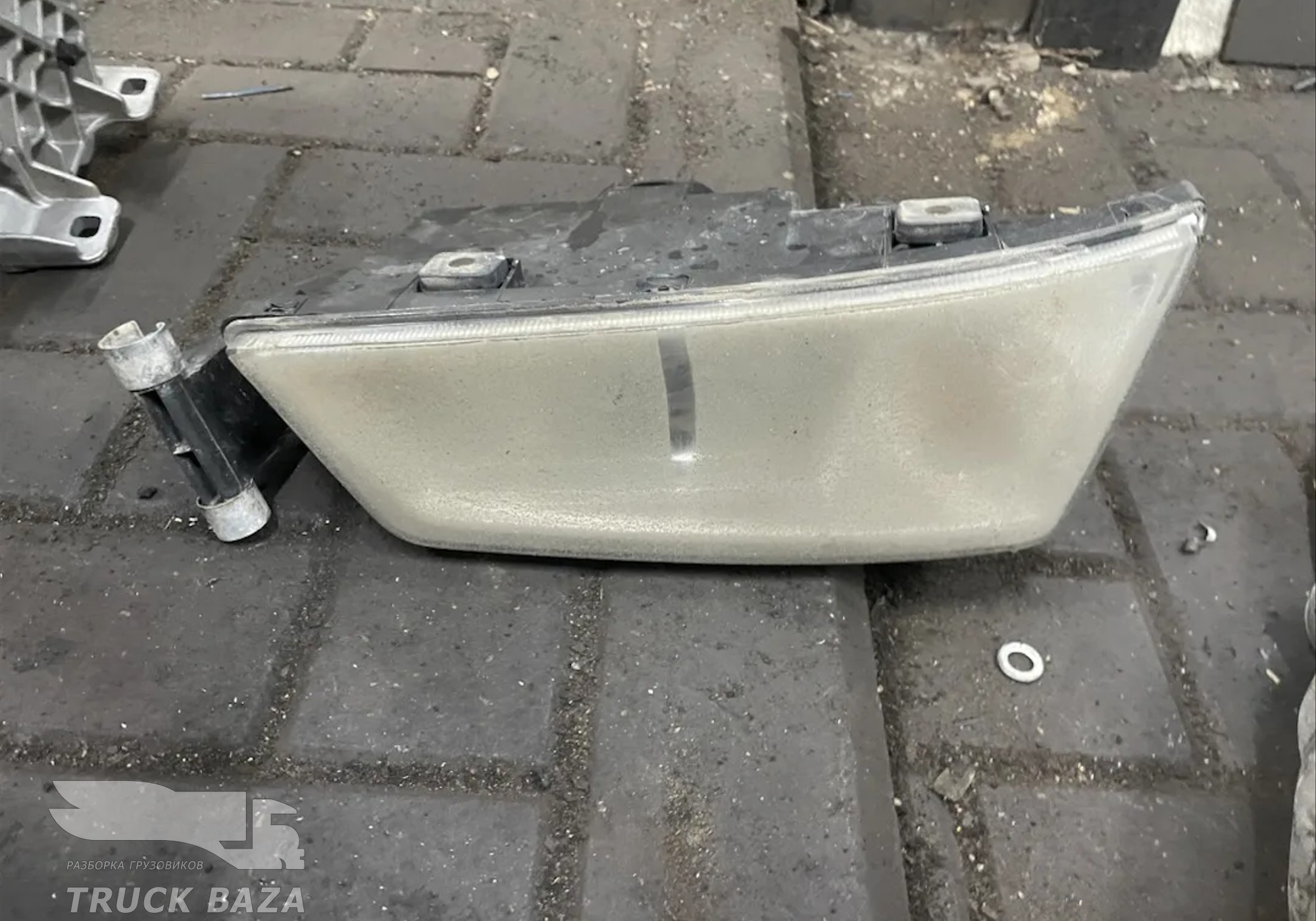 811W253206004 Фара противотуманная правая